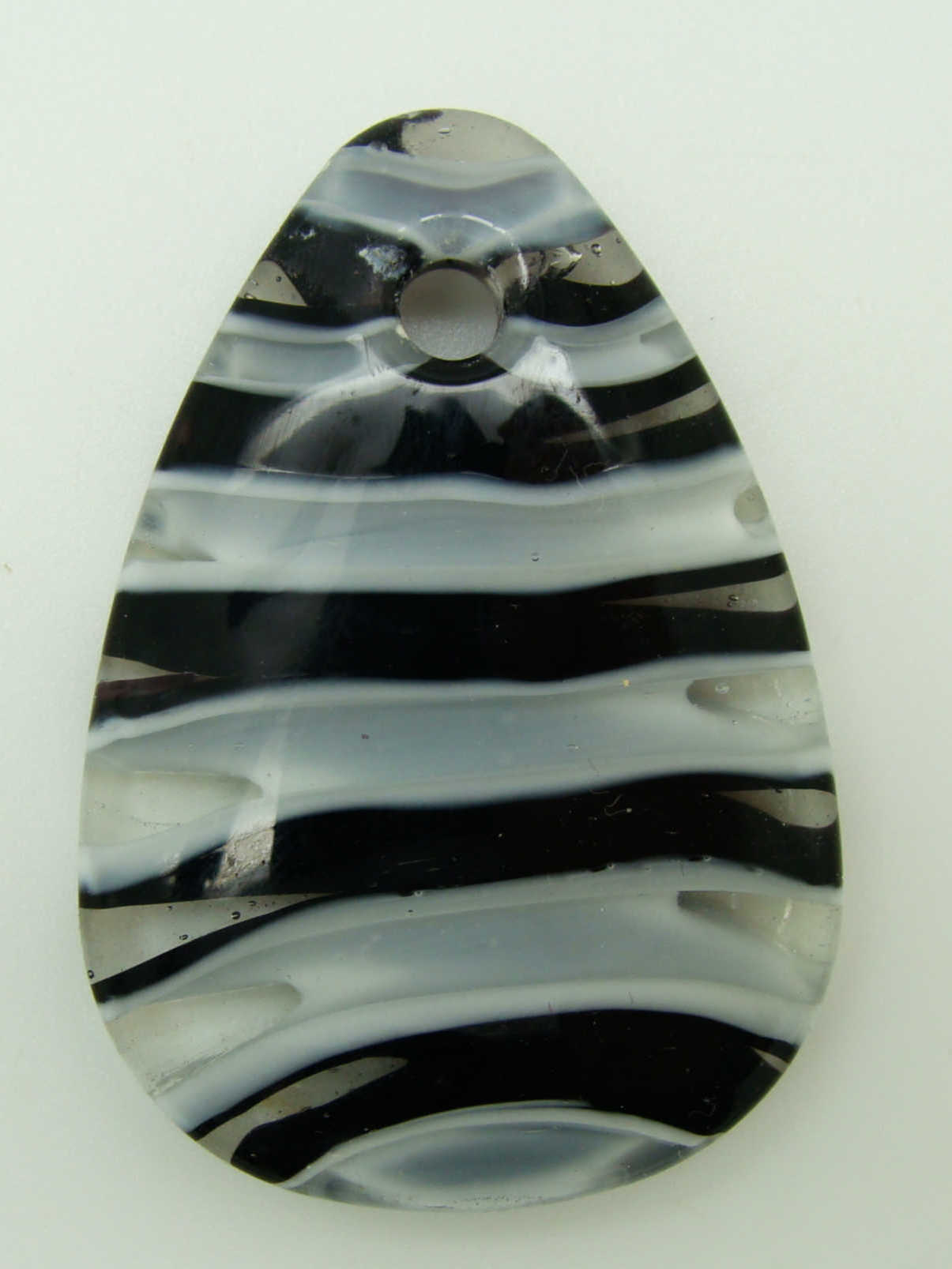 Pend-351  pendentif goutte noir blanc verre lampwork