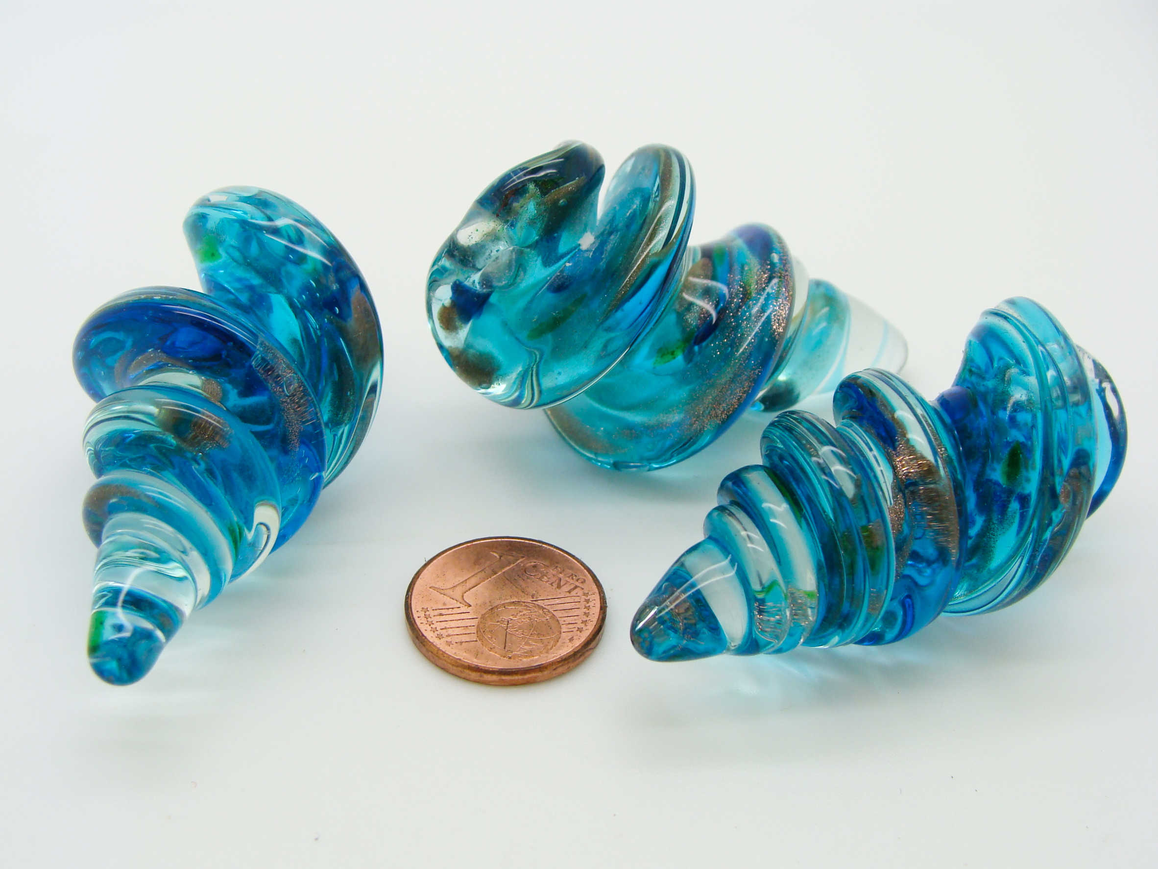 Pend-366-1 pendentif verre lampwork  vrille bleu
