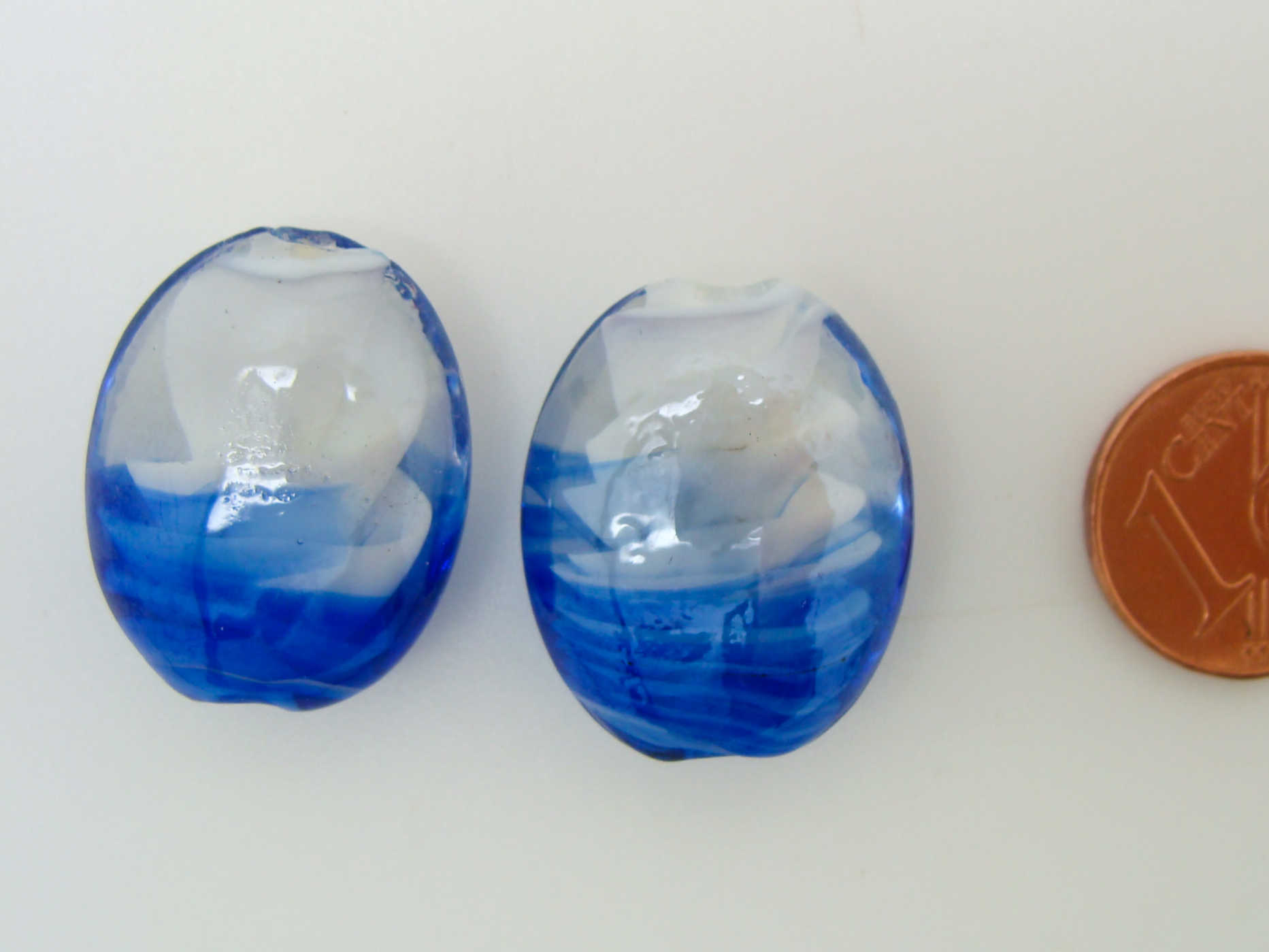 PV31 perle ovale 21mm bleu fonce volute blanc verre