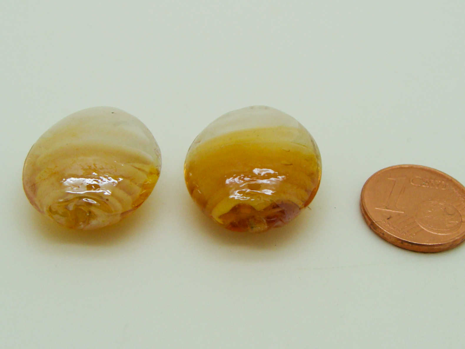 PV41 perle ovale marron volute blanc