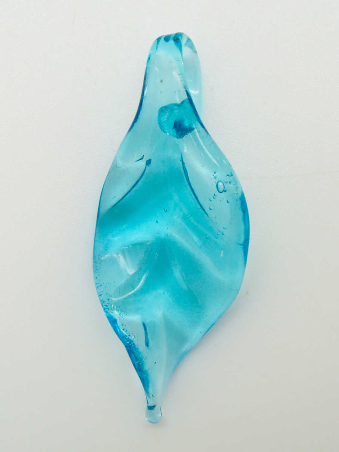 Pend-375-1 pendentif feuille bleue verre simple