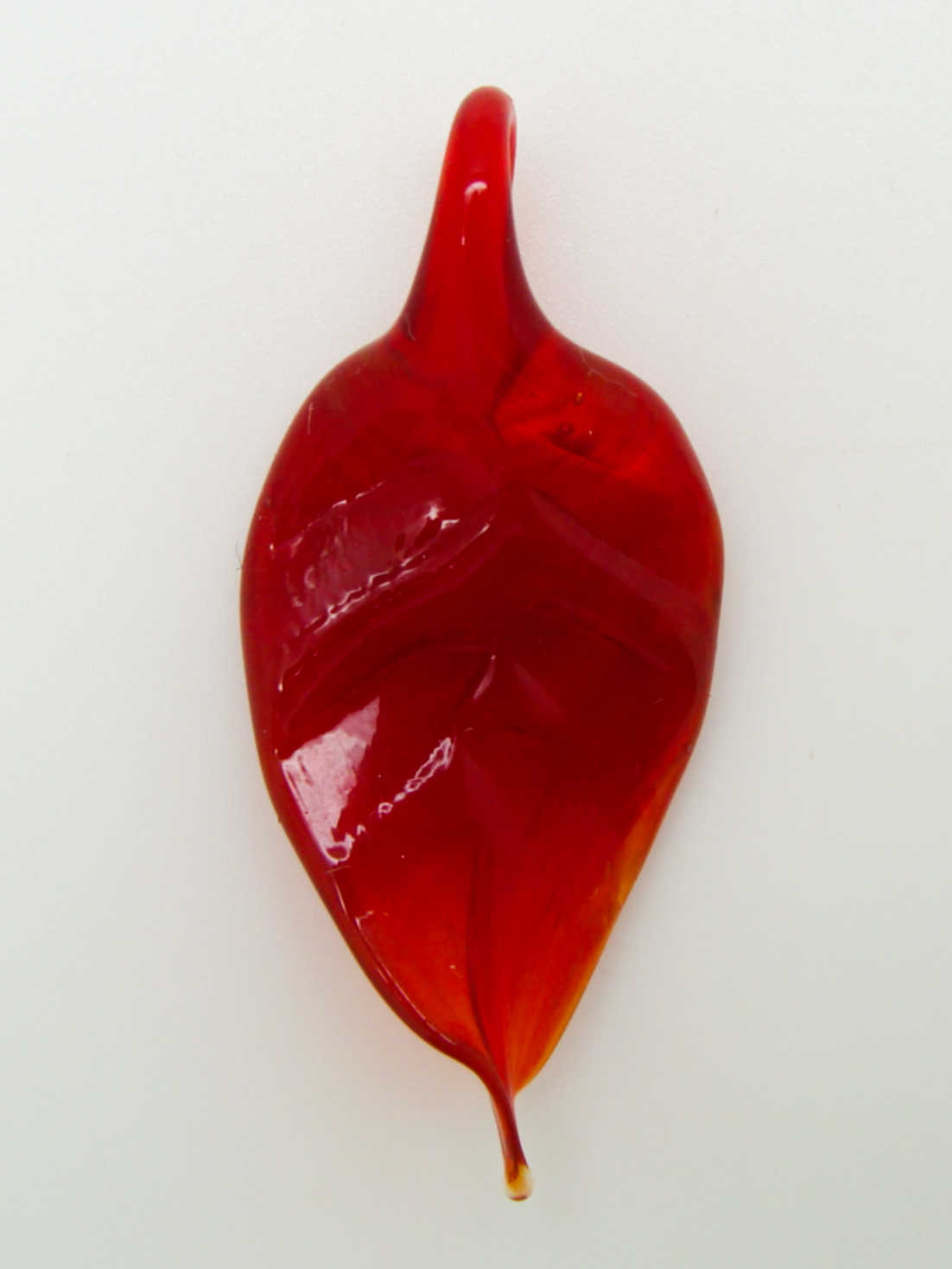 Pend-375-2 pendentif feuille rouge verre simple