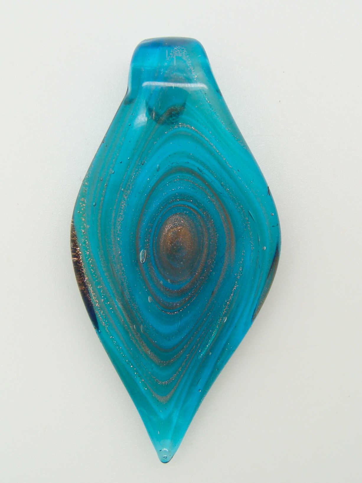 Pend-377-1 pendentif bleu feuille spirale dore lampwork
