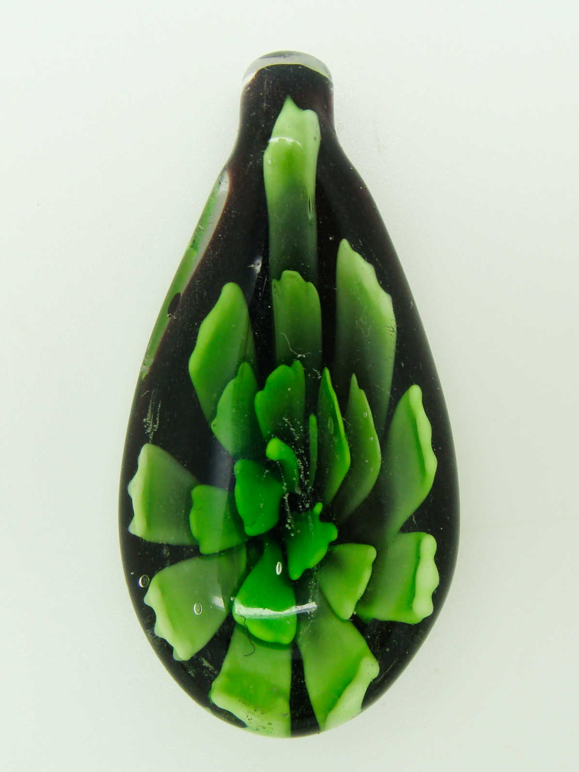 Pend-379-2 pendentif noir fleur vert lampwork