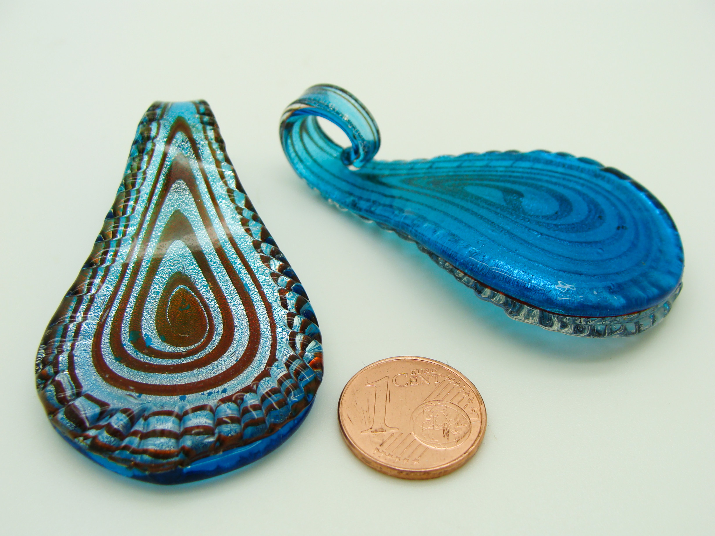 Pend-386-1 pendentif goutte bleu spirale verre