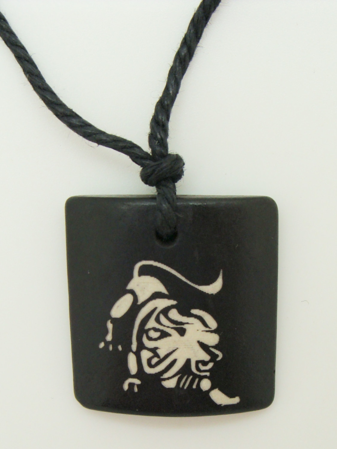 Pend-bois-lion pendentif bois zodiaque