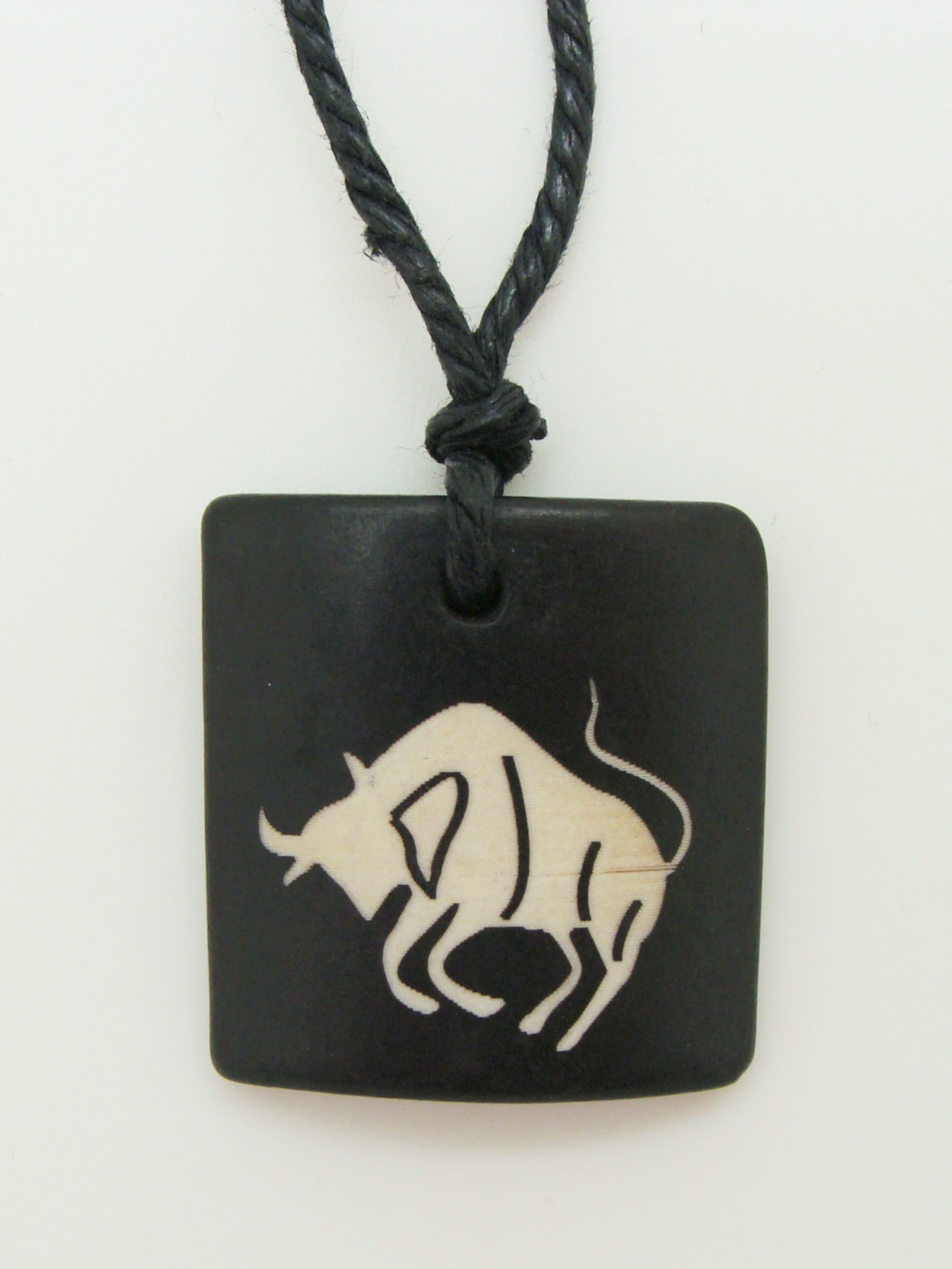 Pend-bois-taureau pendentif bois zodiaque