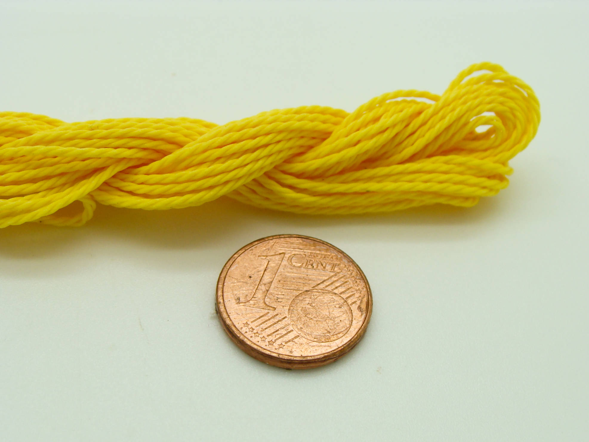 fil polyester cire 1mm jaune torsade