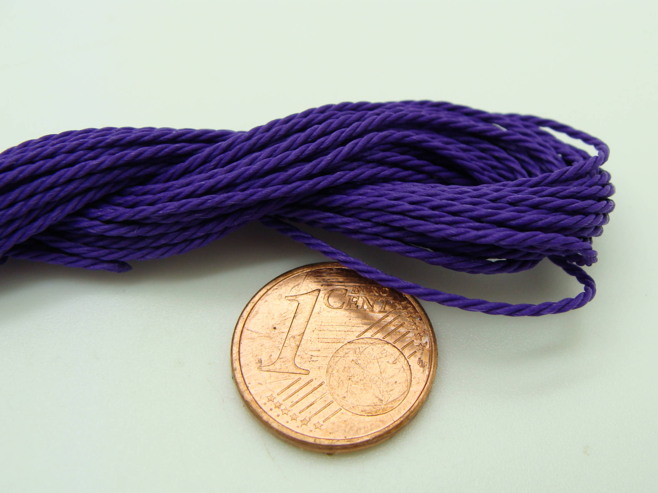 fil polyester cire 1mm violet torsade