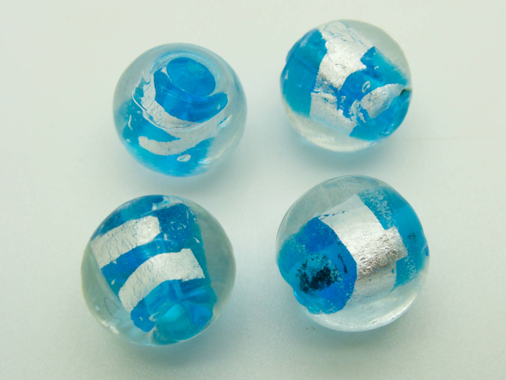 perle rond 12mm bleu ruban argente