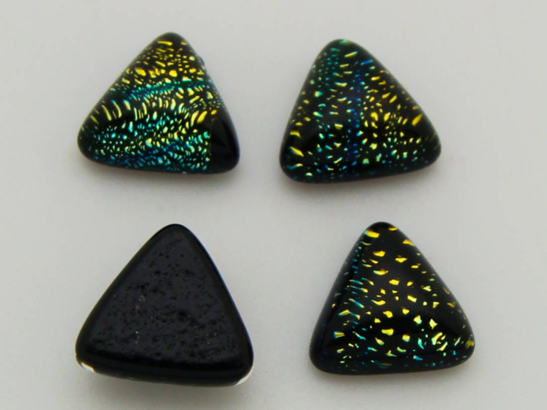 cabochon verre dichroique triangle 10mm 4 vert jaune