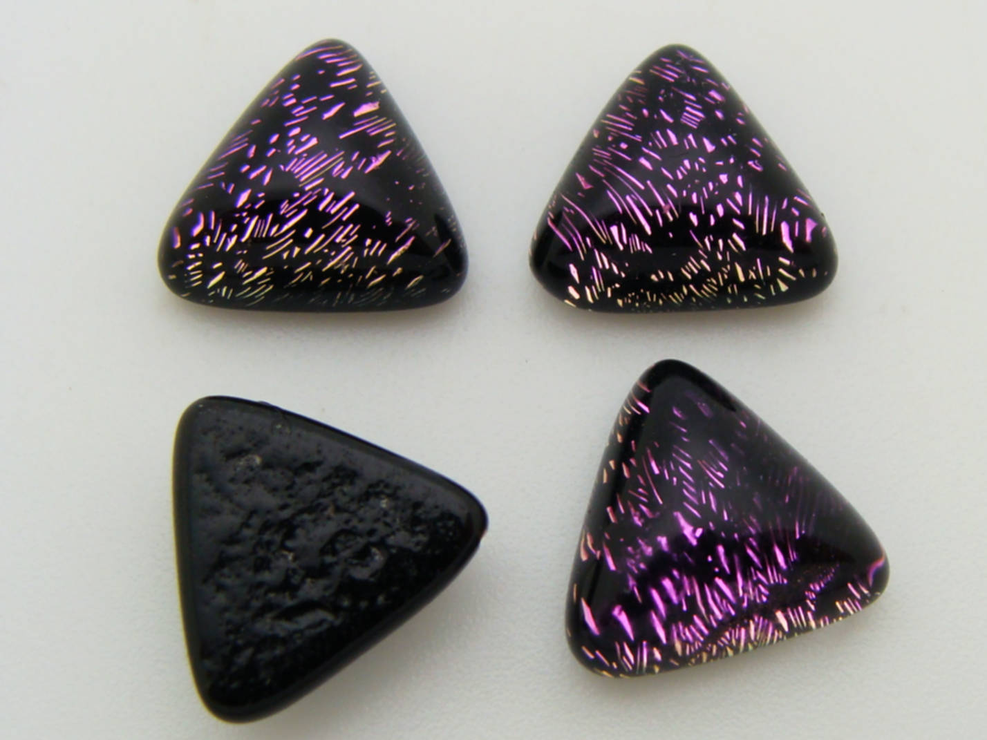 cabochon verre dichroique triangle 10mm 8 violet