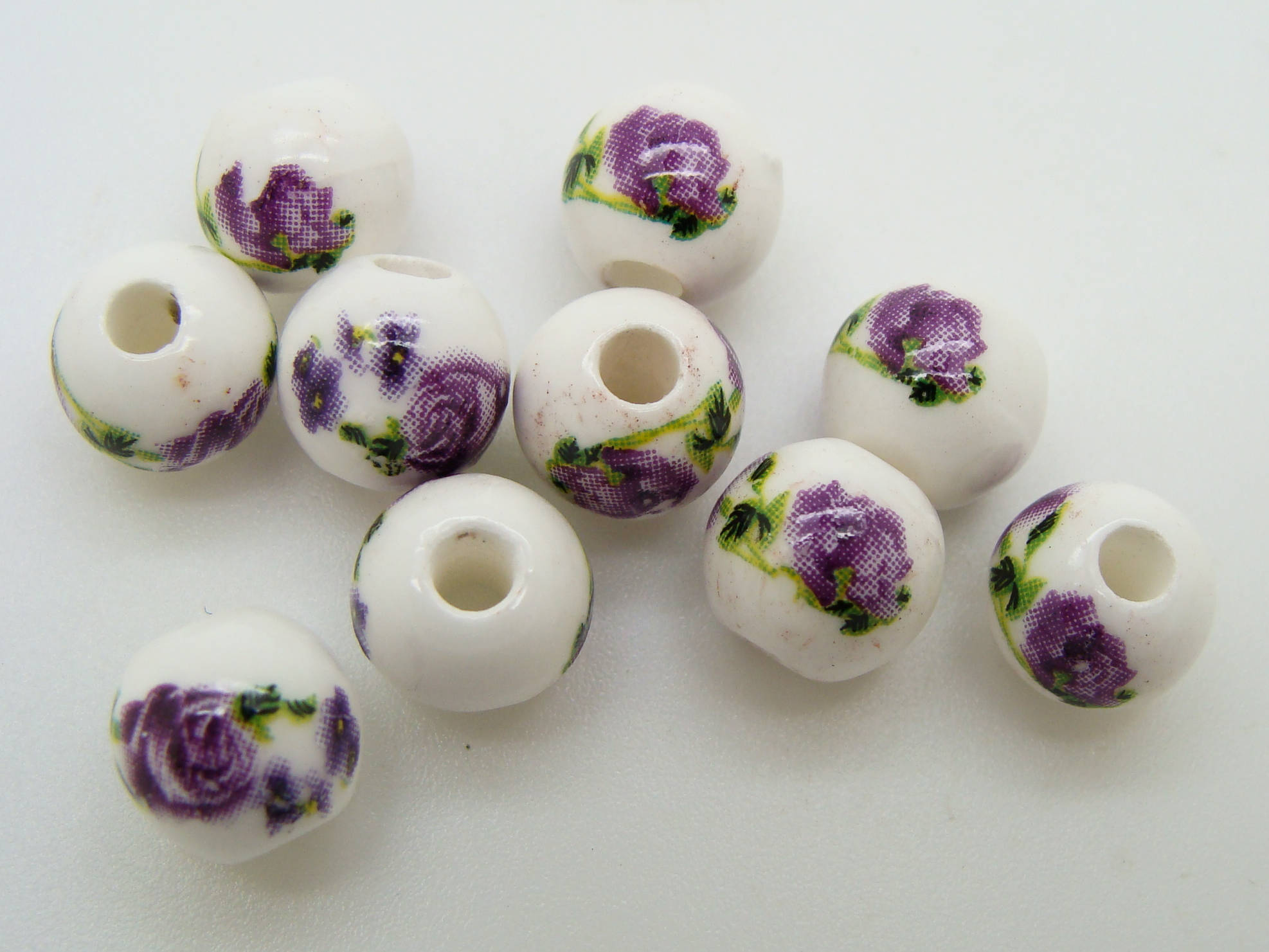 perle porcelaine fleur violette ronde 8mm