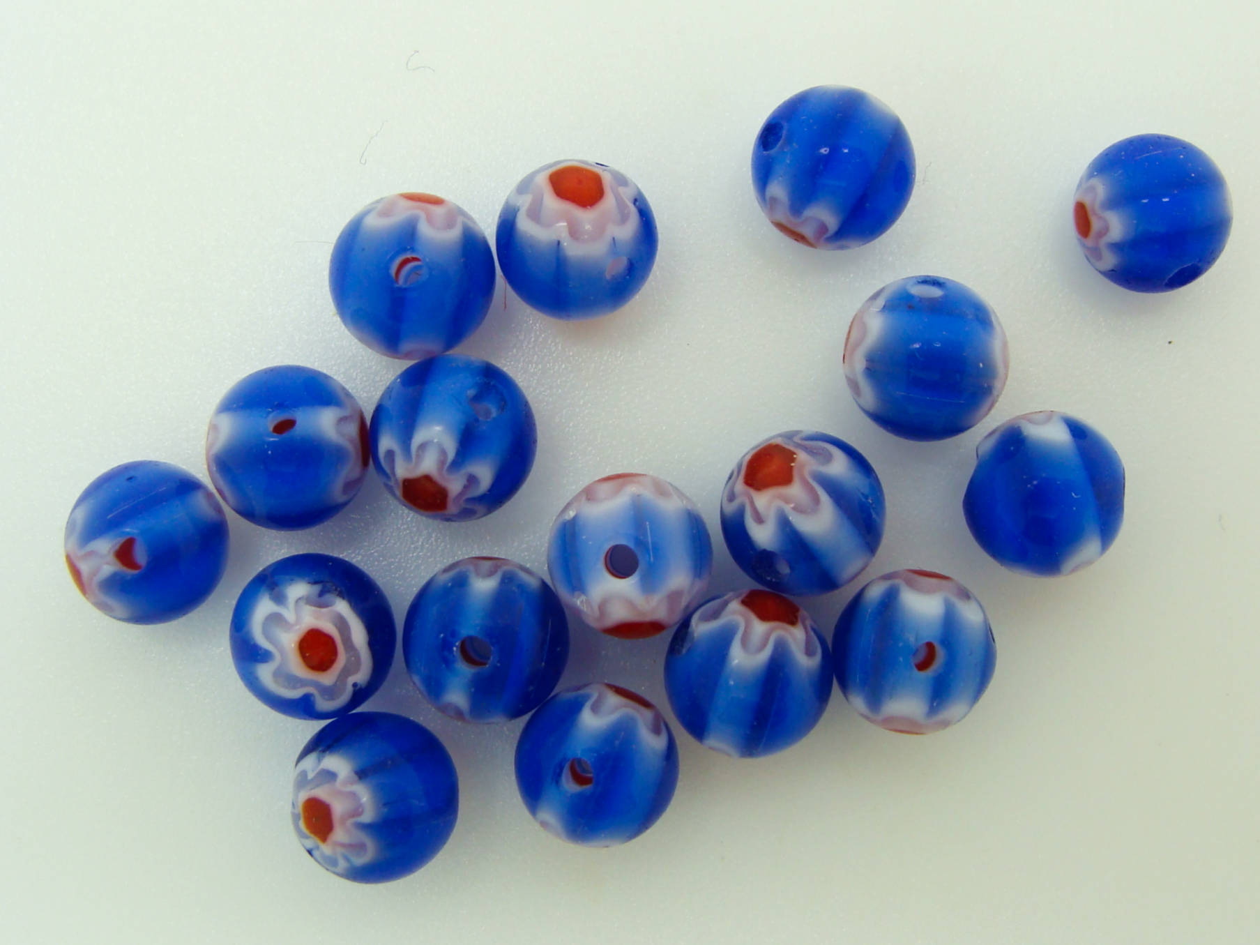perle millefiori r6 bleu fonce fleur rouge