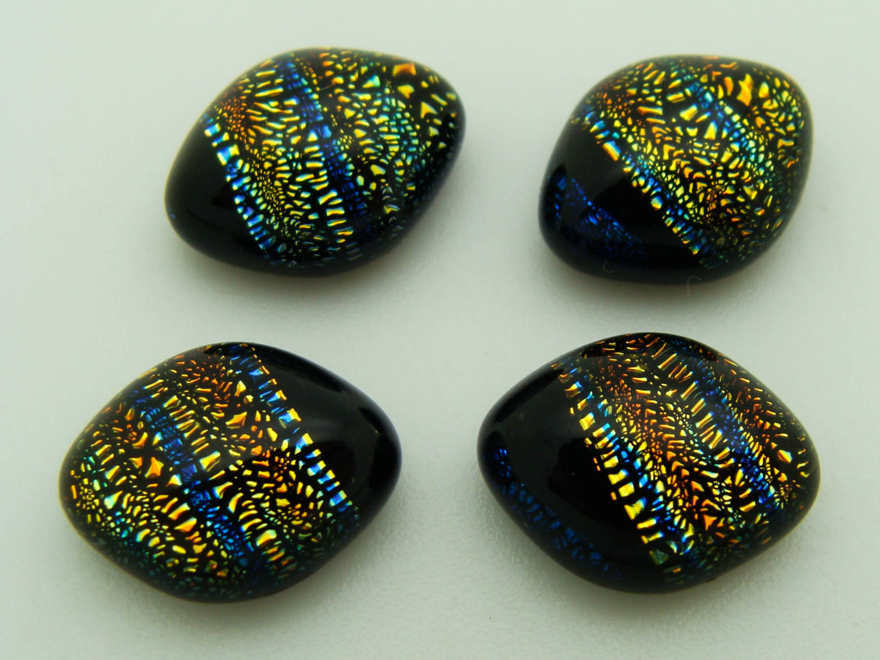 cabochon verre dichroique ovale 12x9mm 6 jaune raye