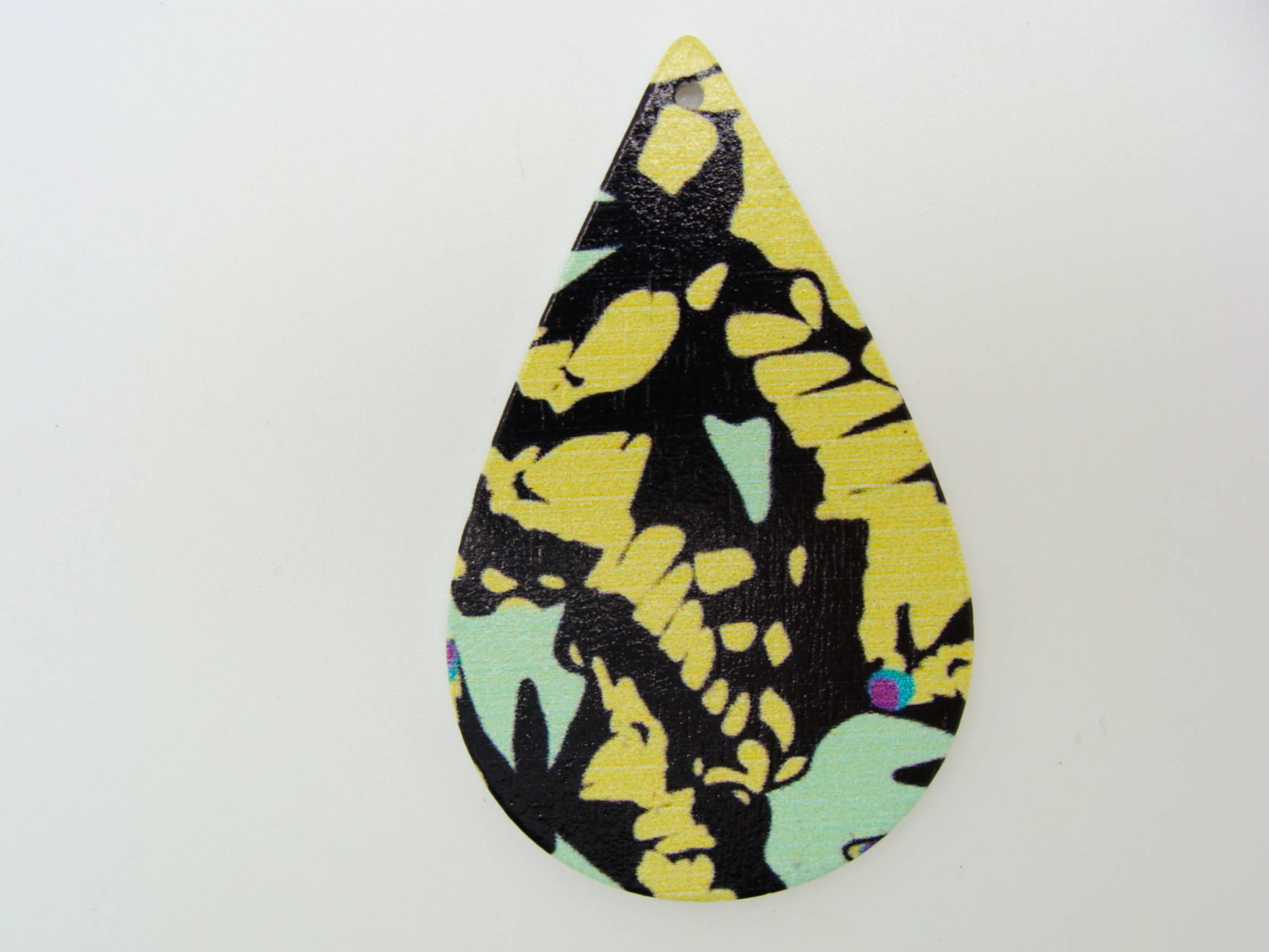 Pend-bois-10-3 pendentif bois goutte imprime noir et jaune