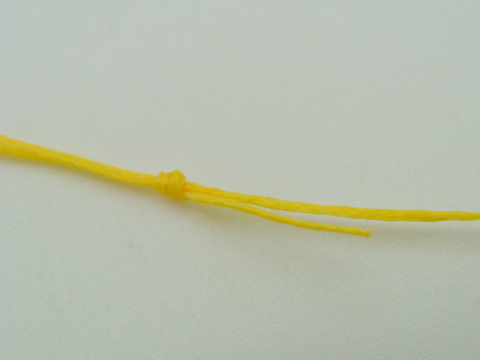 collier nylon 1mm plat jaune reglable