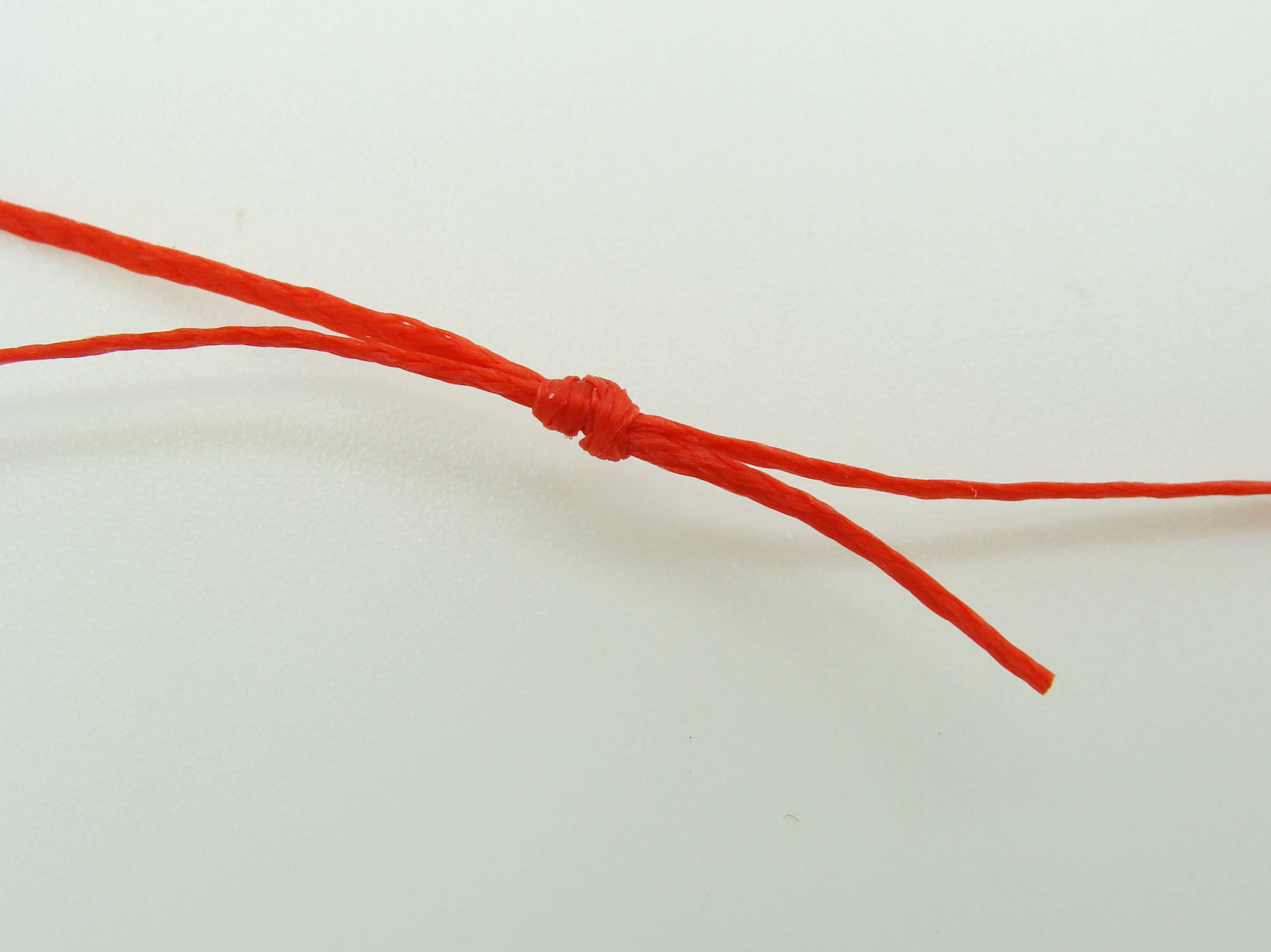 collier nylon 1mm plat rouge reglable