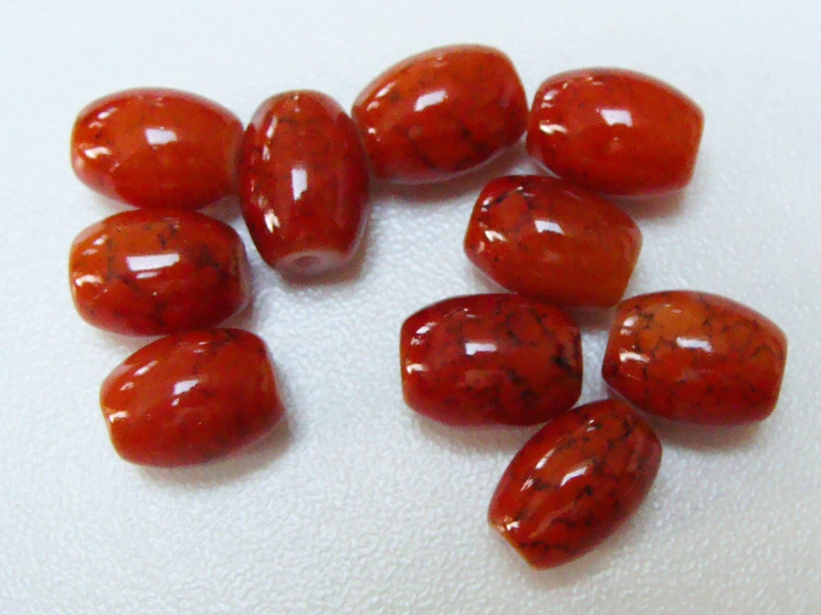 PV-peint-02 perle ovale verre rouge