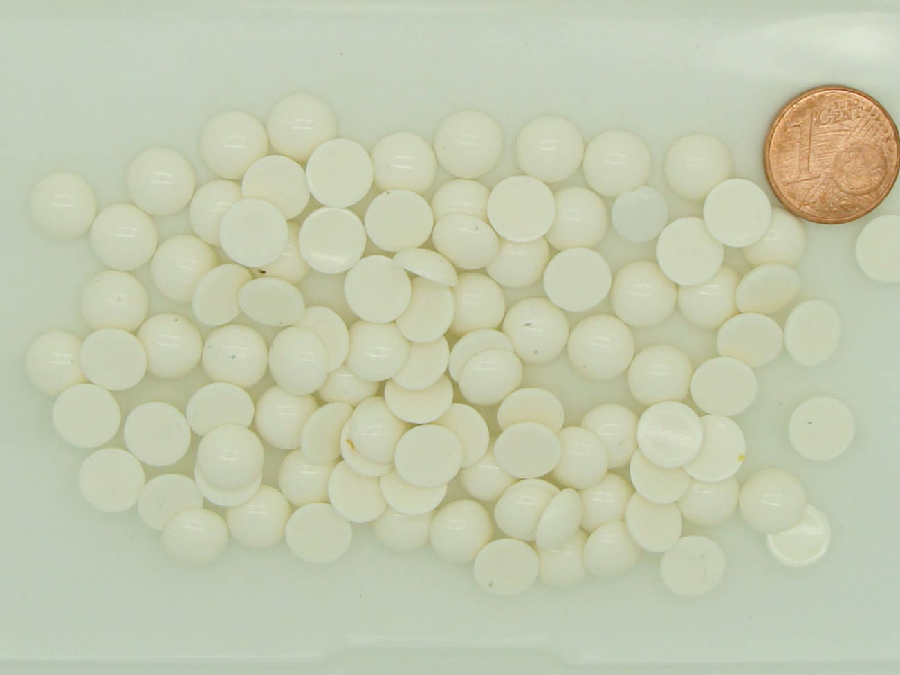 cab-lot04 cabochon blanc