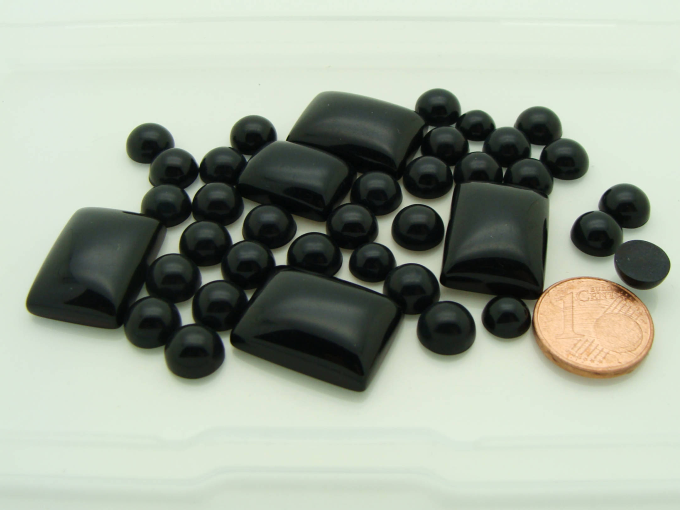 cabochons noirs mix tailles cab-lot41