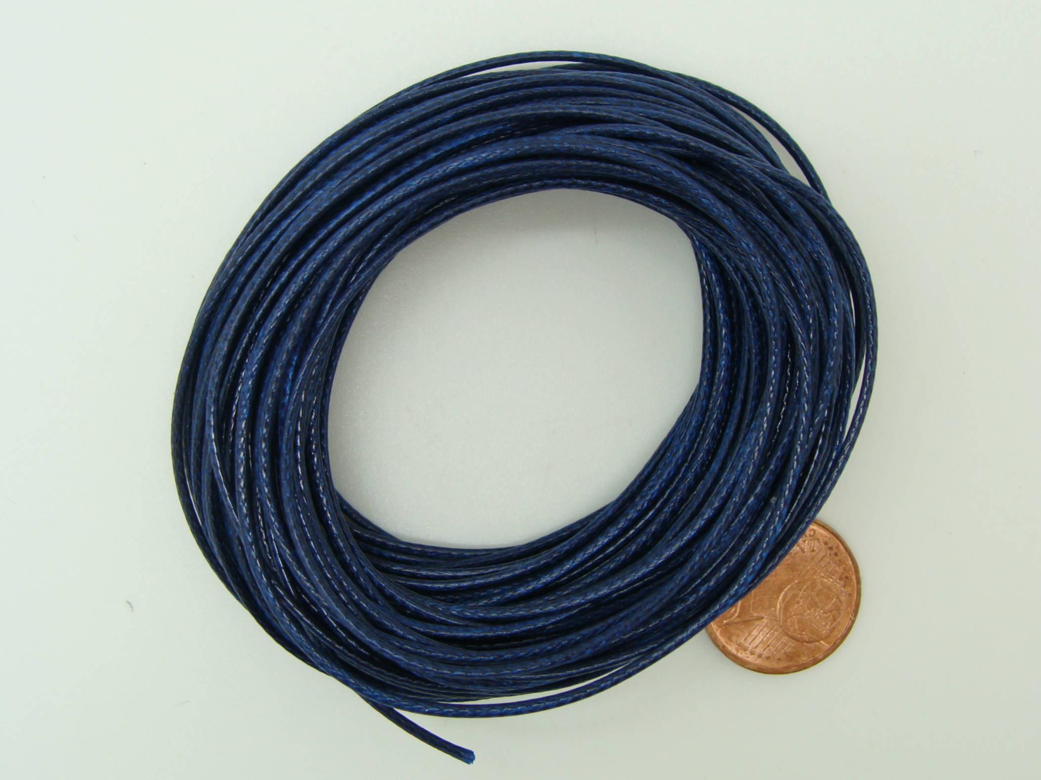 fil polyester bleu fonce 1mm echeveau