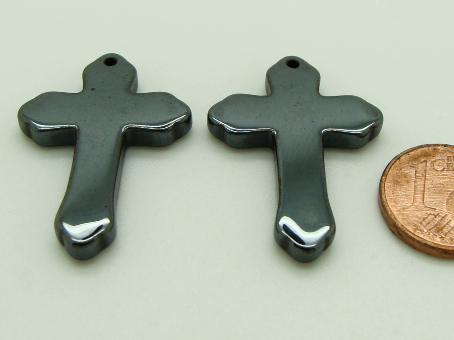 pendentif croix hematite noire PIER102