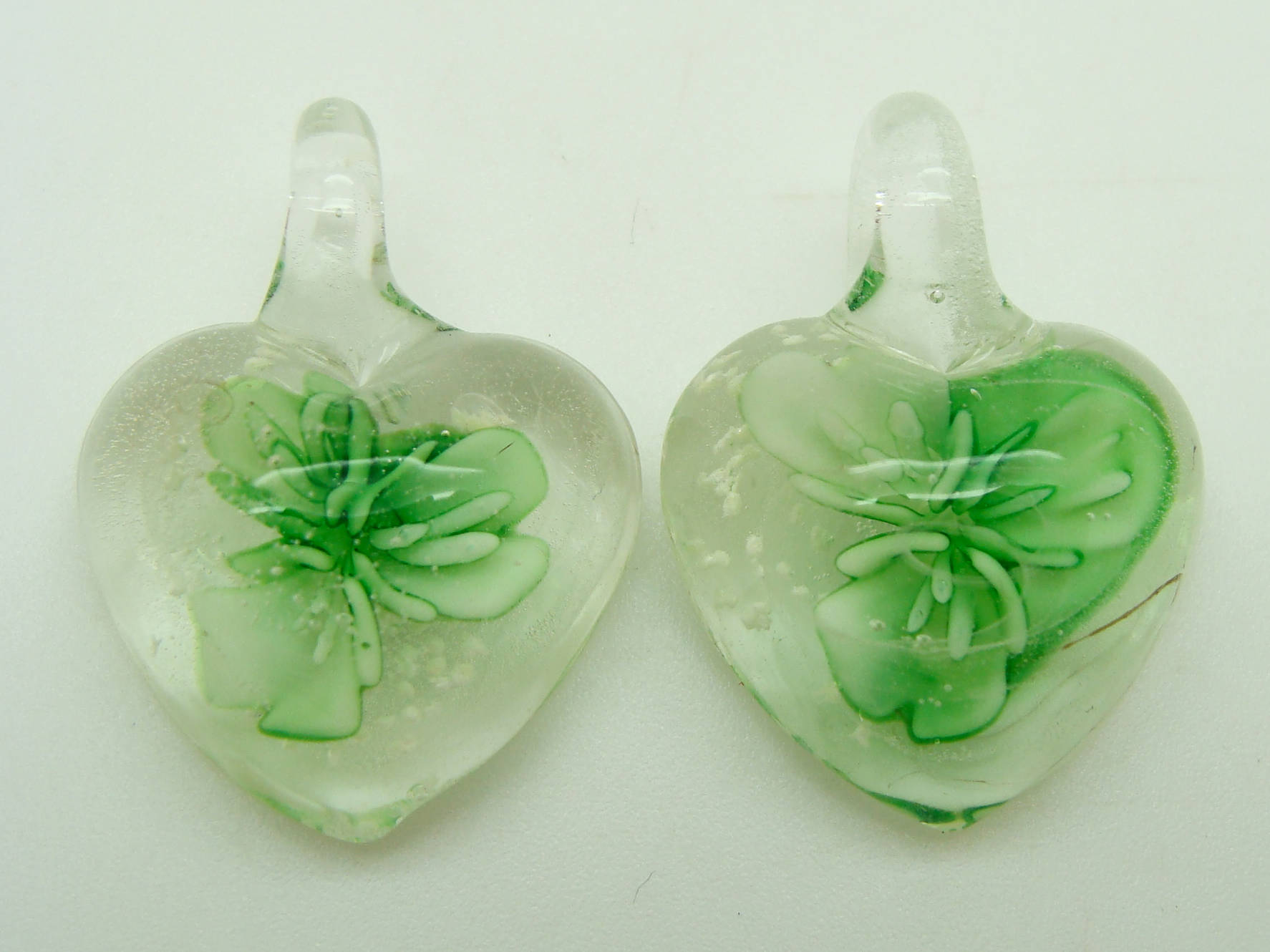 Pend-284-vert pendentif fleur vert