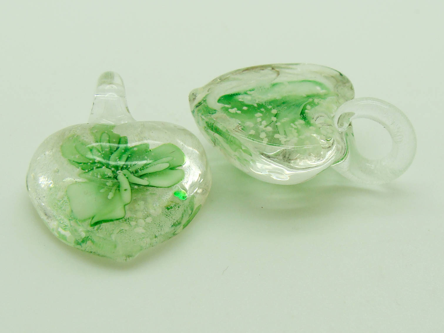 Pend-284-vert pendentif fleur vert verre