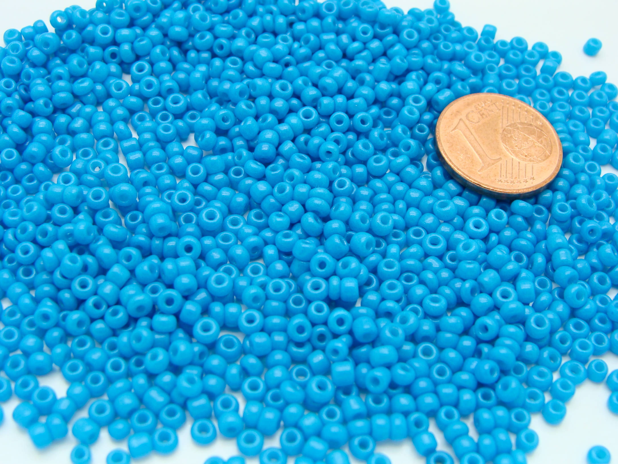 perle rocaille opaque 2mm bleu verre