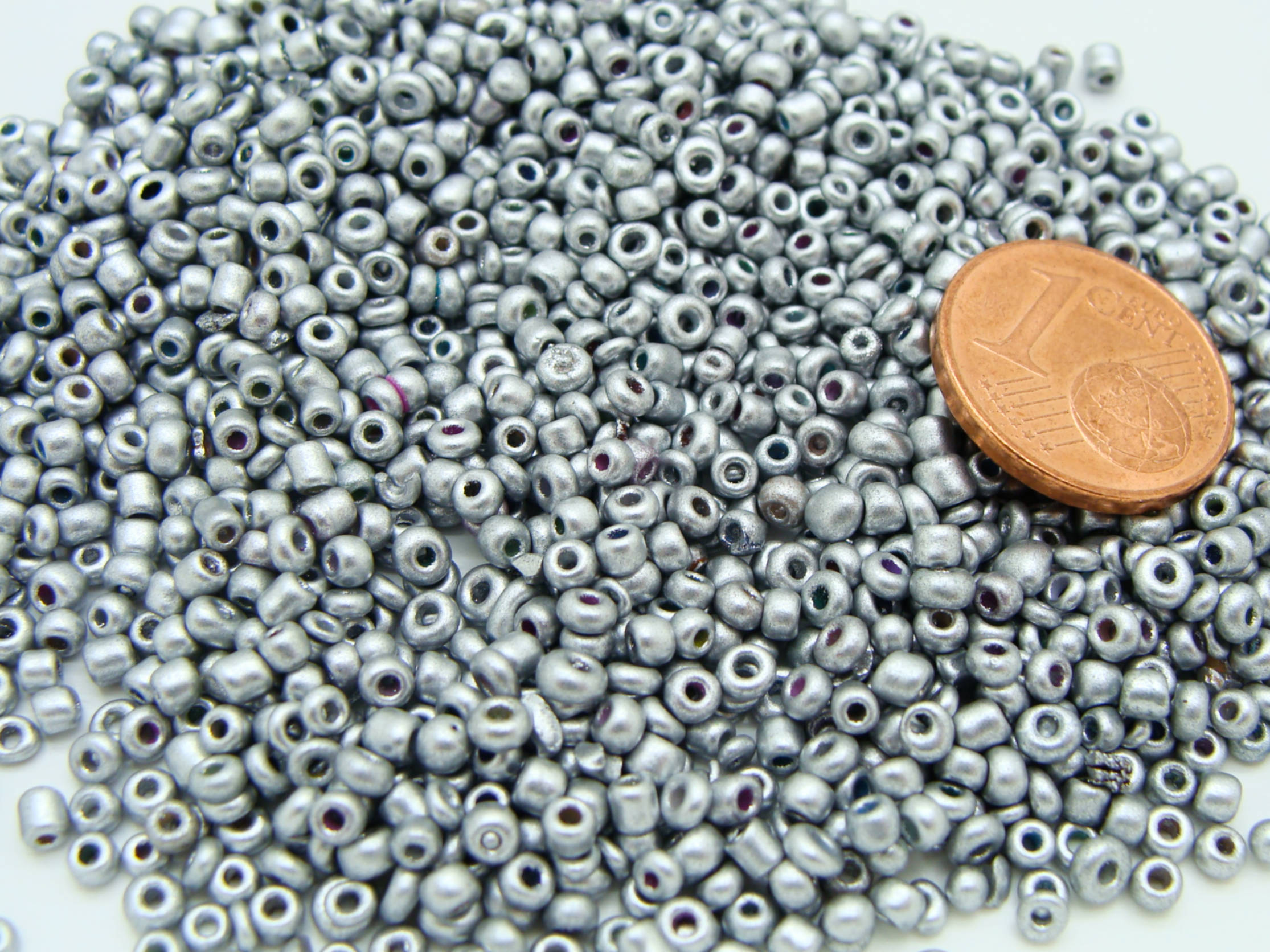 perle rocaille opaque 2mm gris argent verre