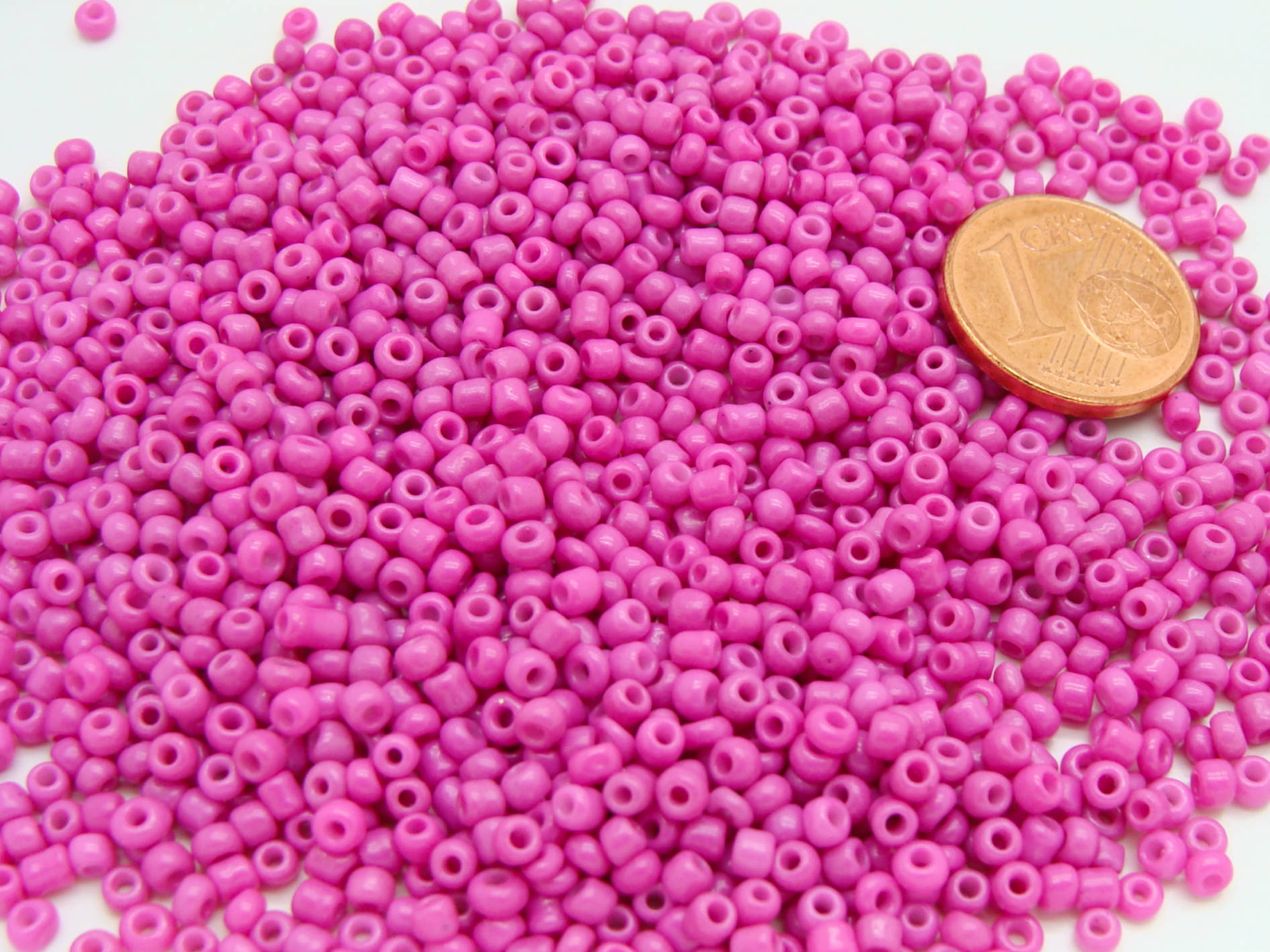 perle rocaille opaque 2mm rose fonce verre