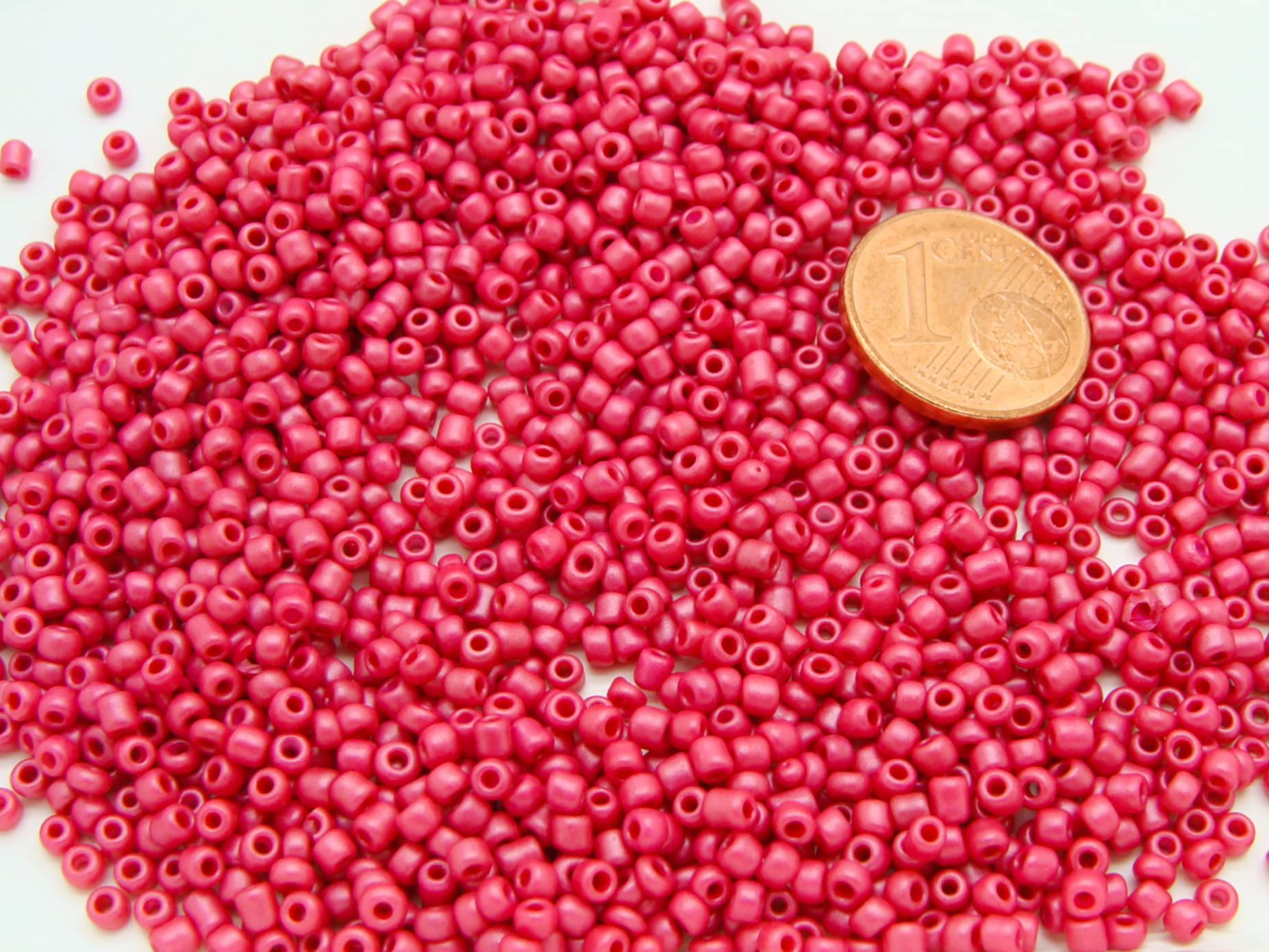 perle rocaille opaque 2mm rose framboise verre