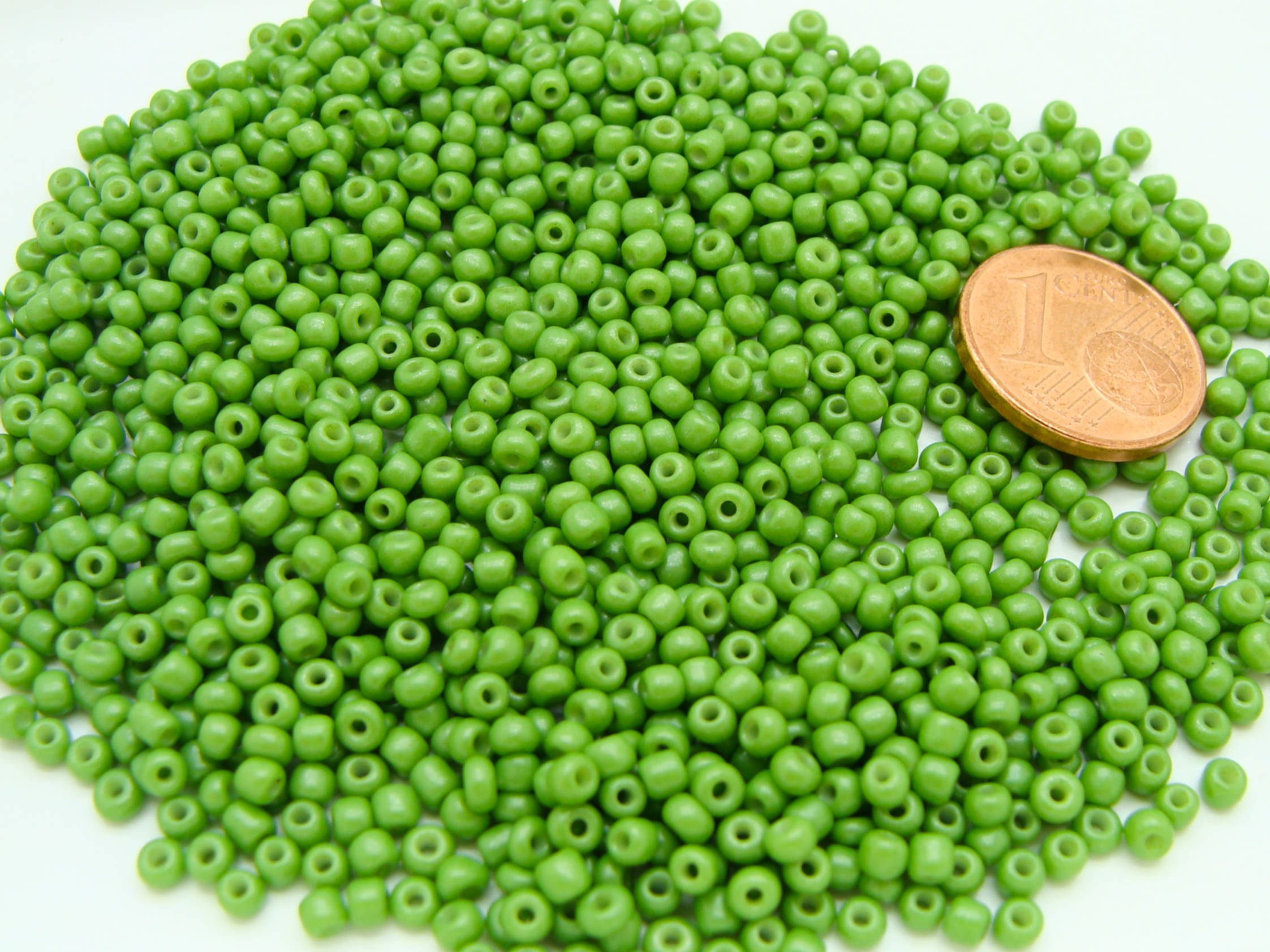 perle rocaille opaque 2mm vert olive verre