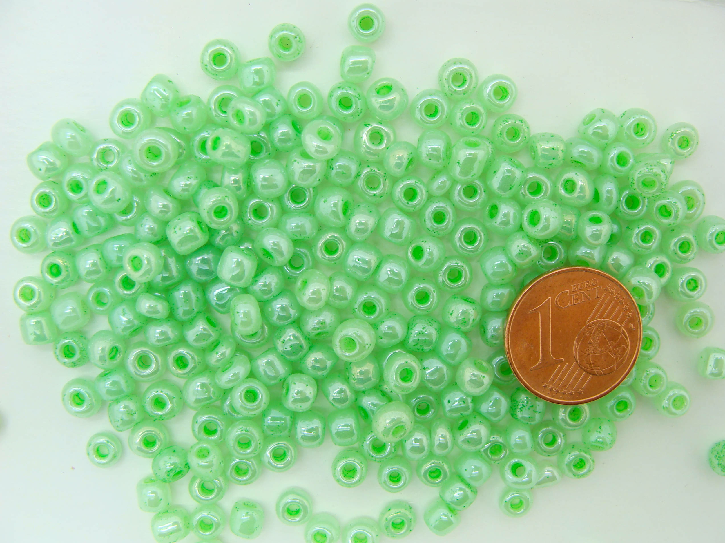 rocaille nacre 4mm vert