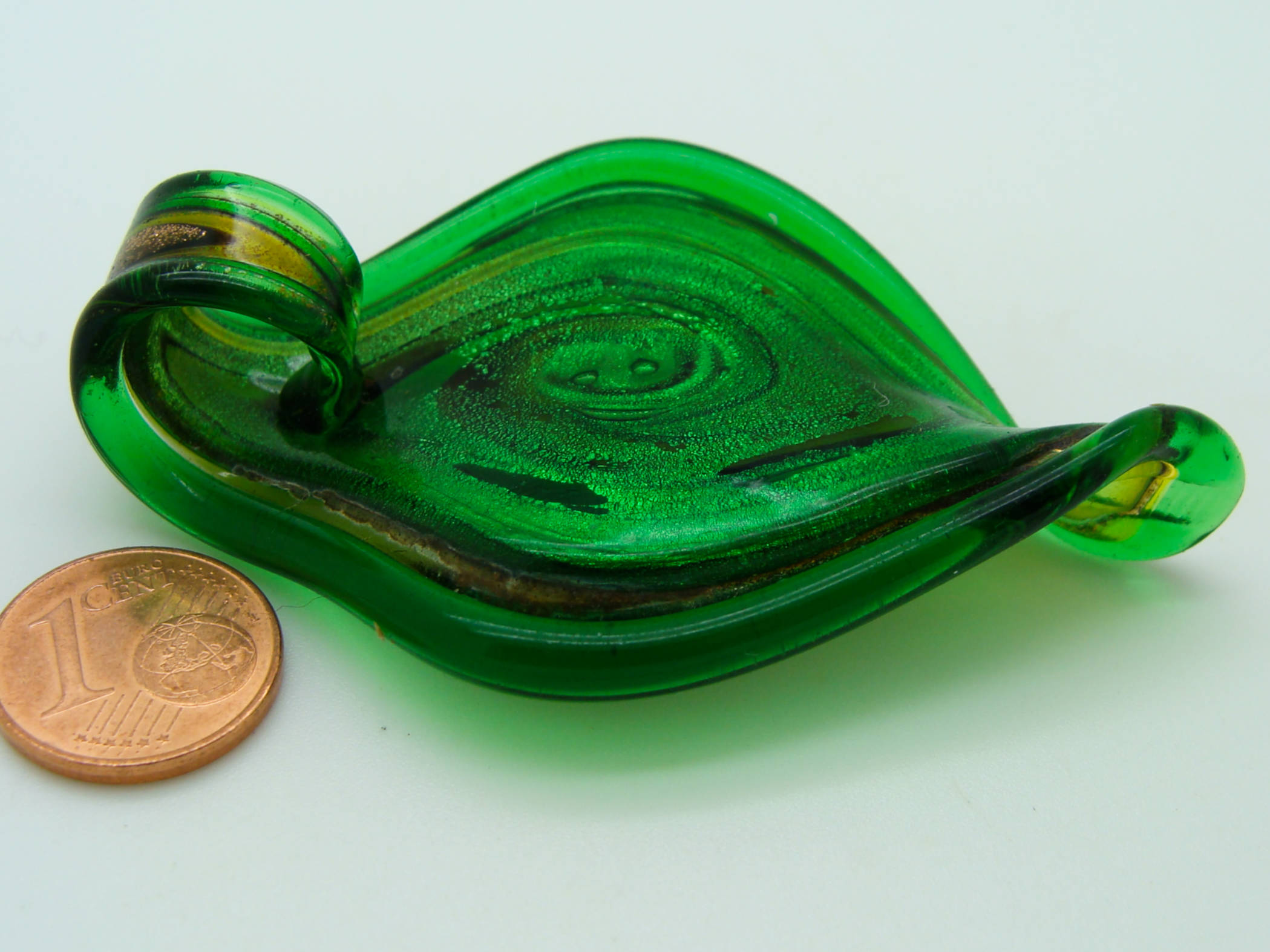 Pend-396-6 pendentif goutte vert volute verre