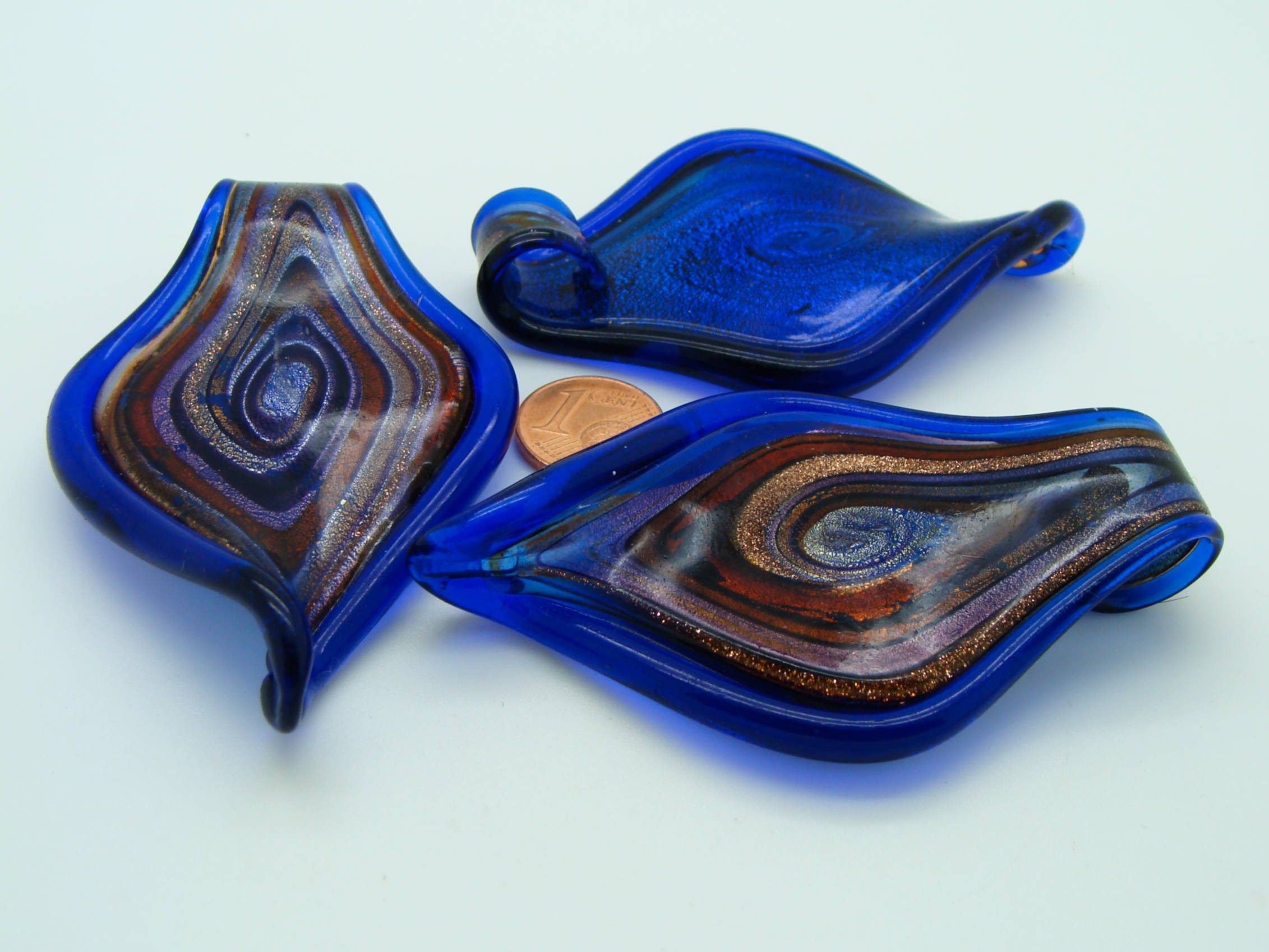 pendentif goutte bleu fonce volute verre Pend-396-2