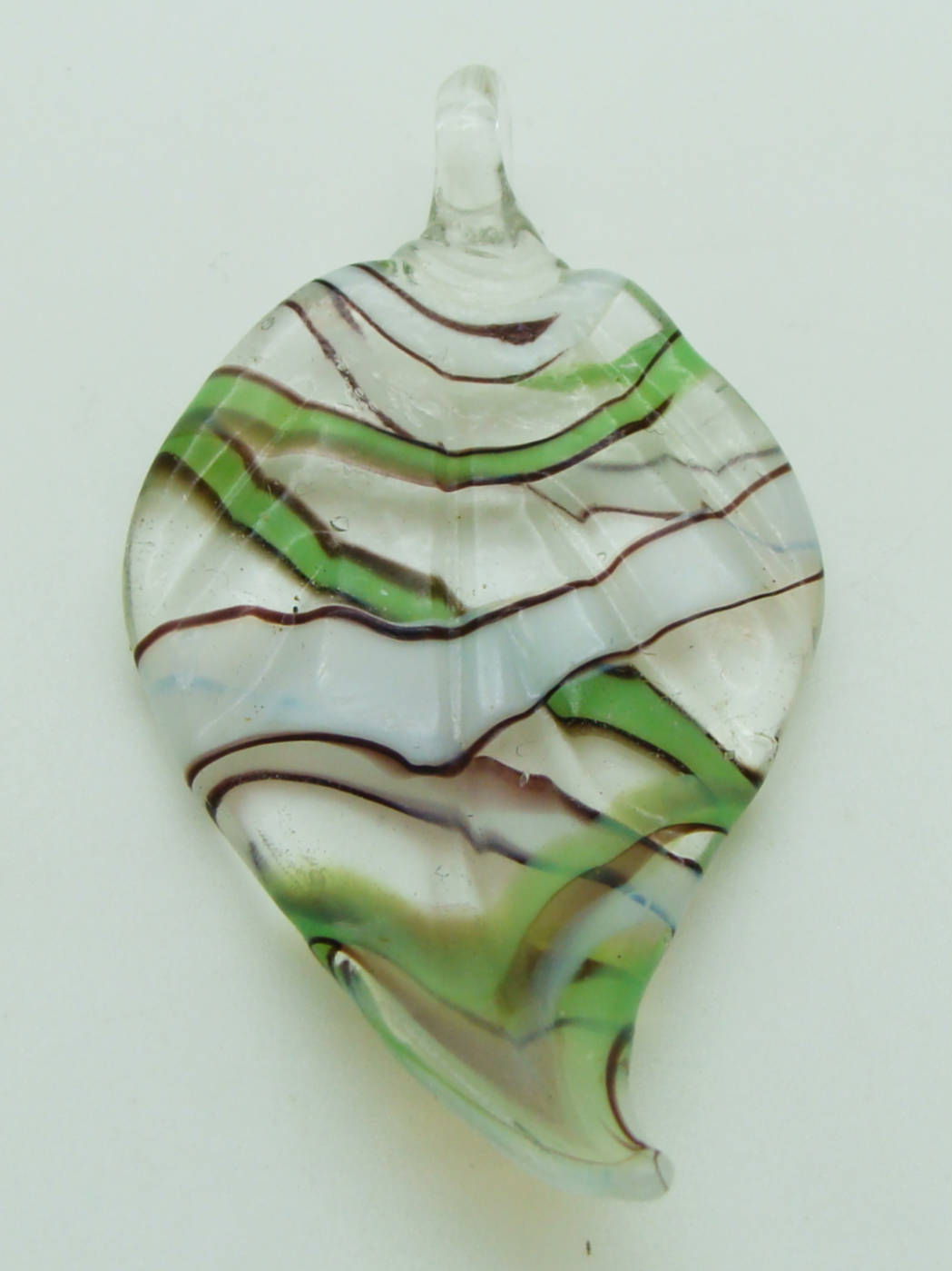 pendentif feuille vert lampwork Pend-397-5