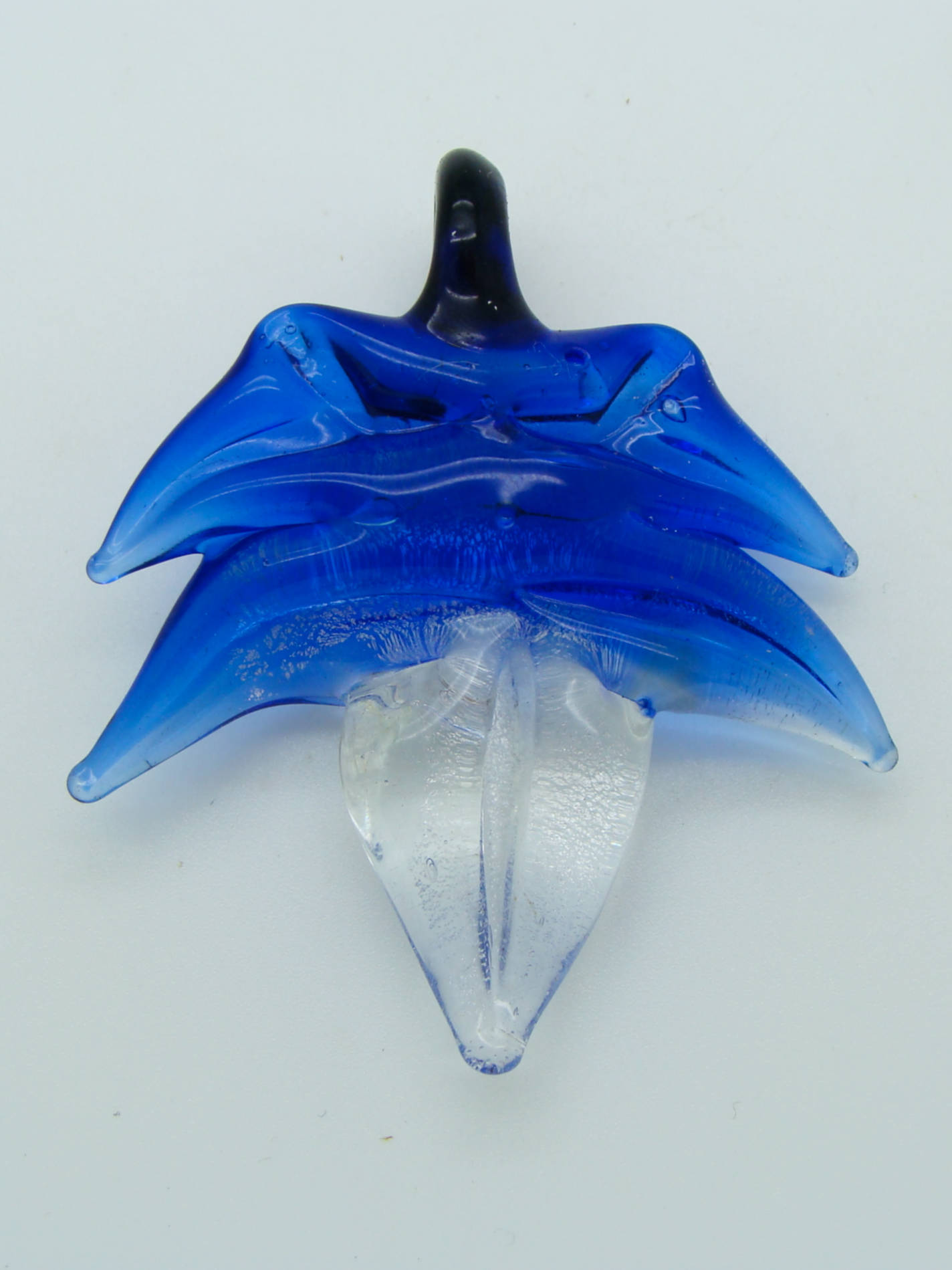 Pend-399-2 pendentif feuille bleu fonce transparent lampwork