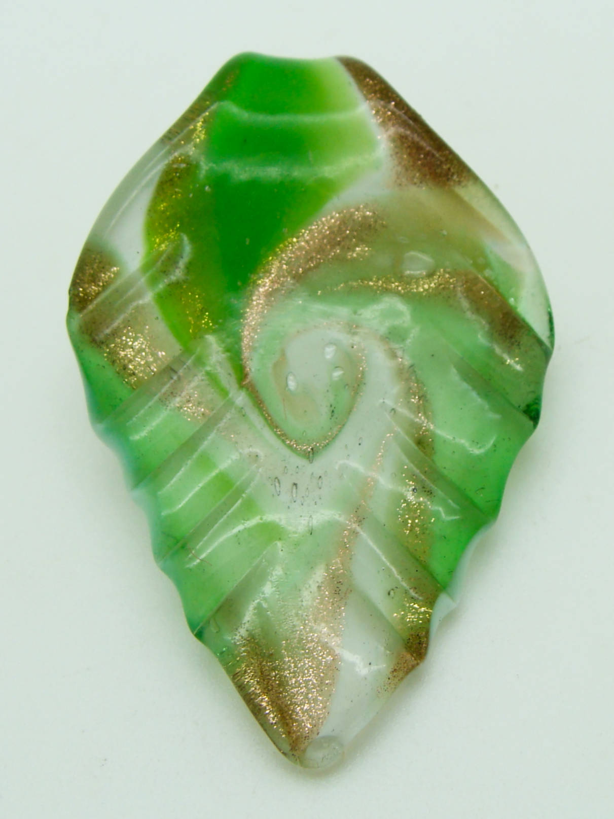 pendentif plume blanc vert lampwork Pend-401-4