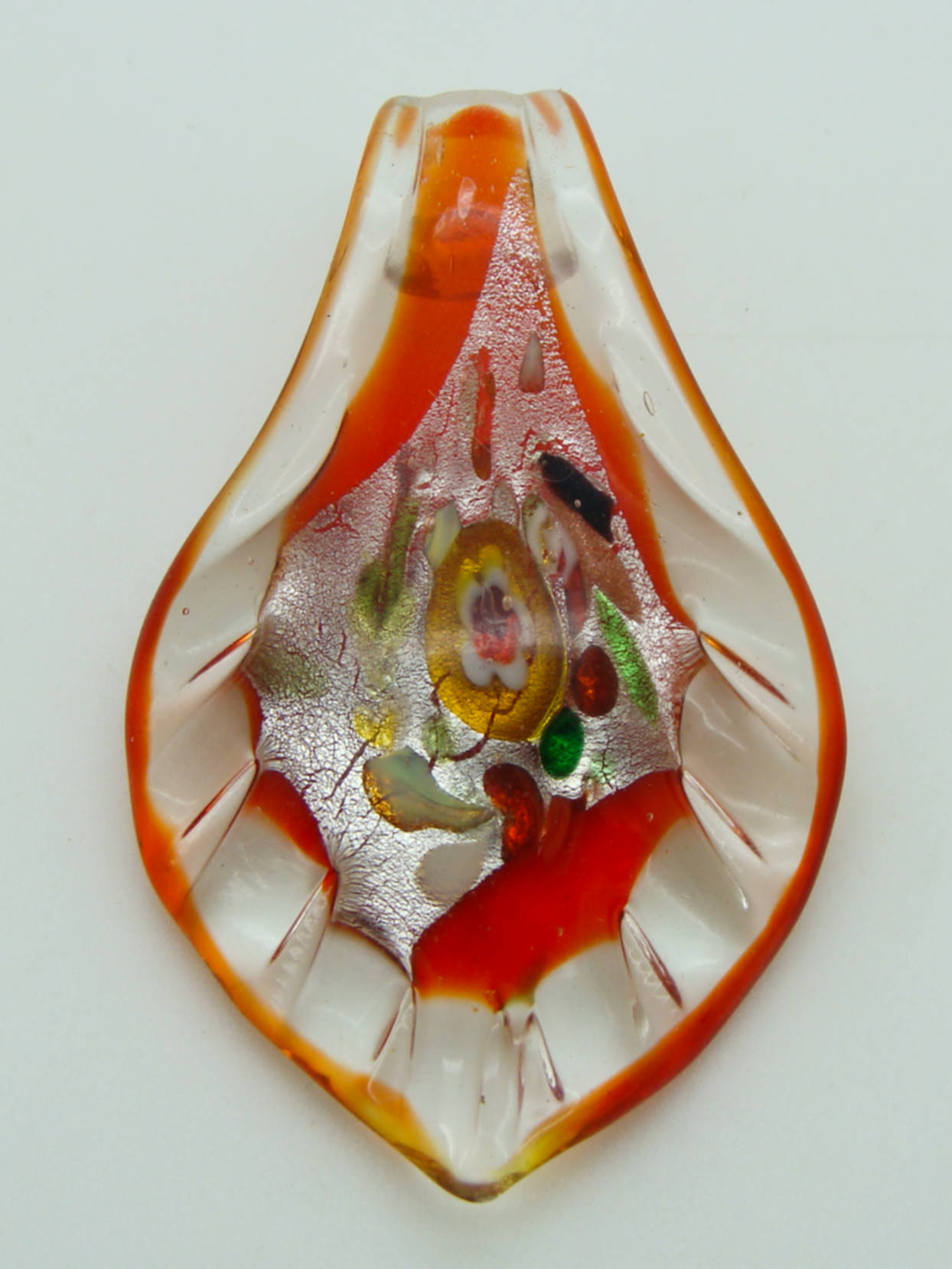 pendentif feuille rouge strie Pend-403-4
