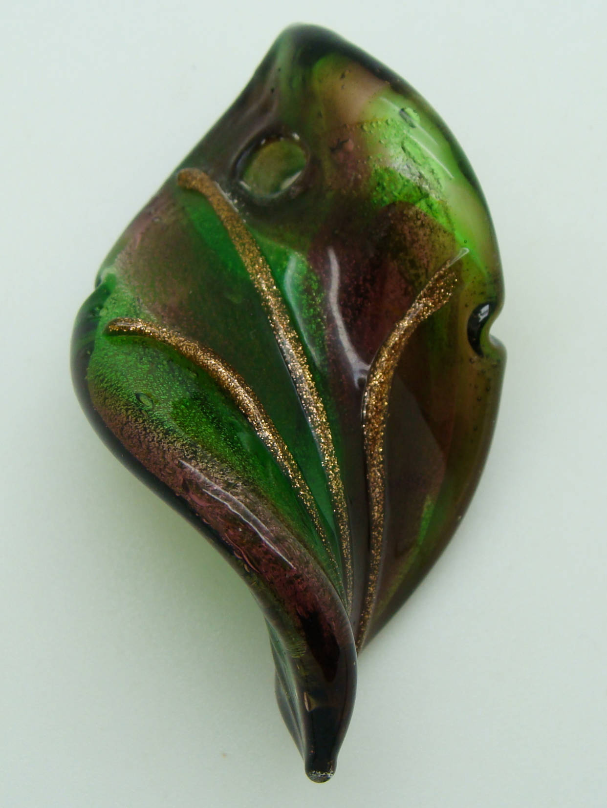 Pend-409-6 pendentif pistil dore vert feuille