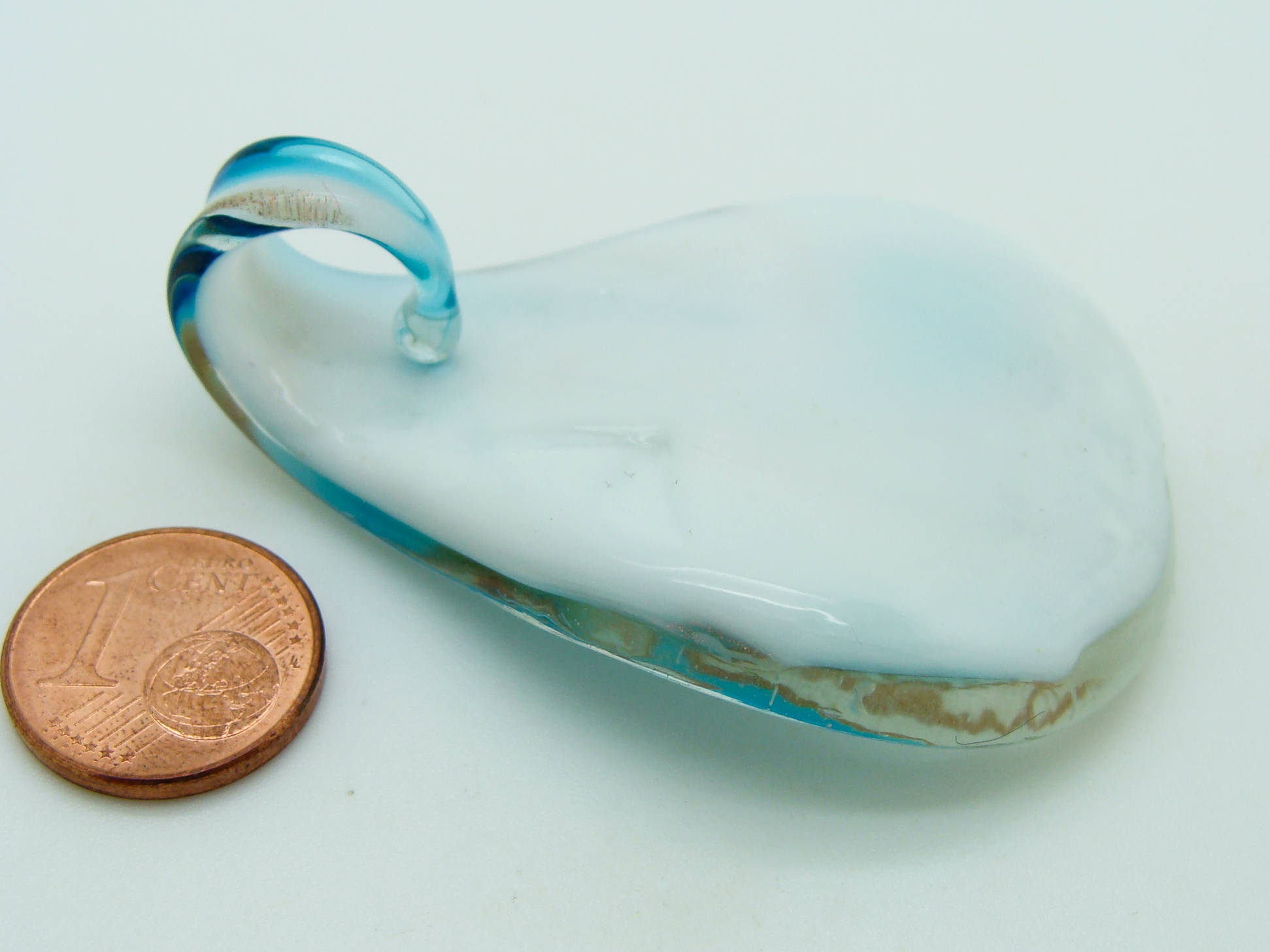 pendentif volute bleu verre Pend-411-1