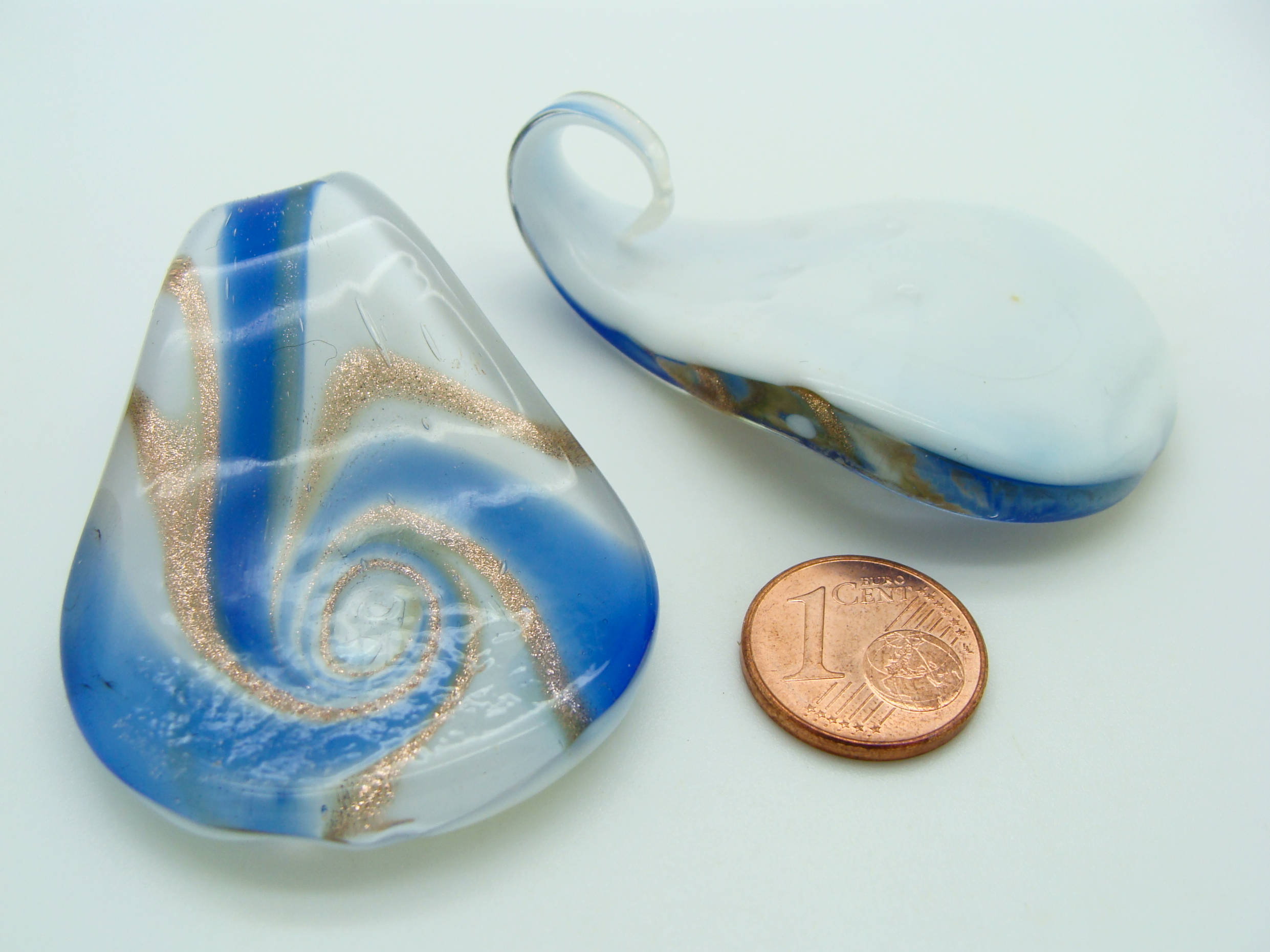 pendentif volute bleu fonce verre Pend-411-2