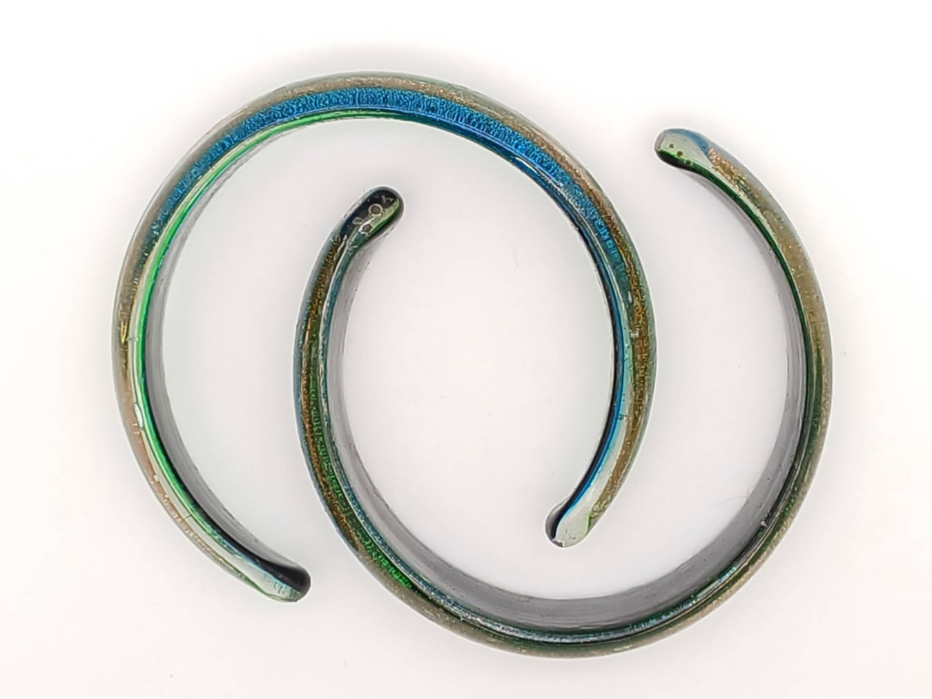 bracelet vert jaune bleu verre bijoux ouvert BRA15