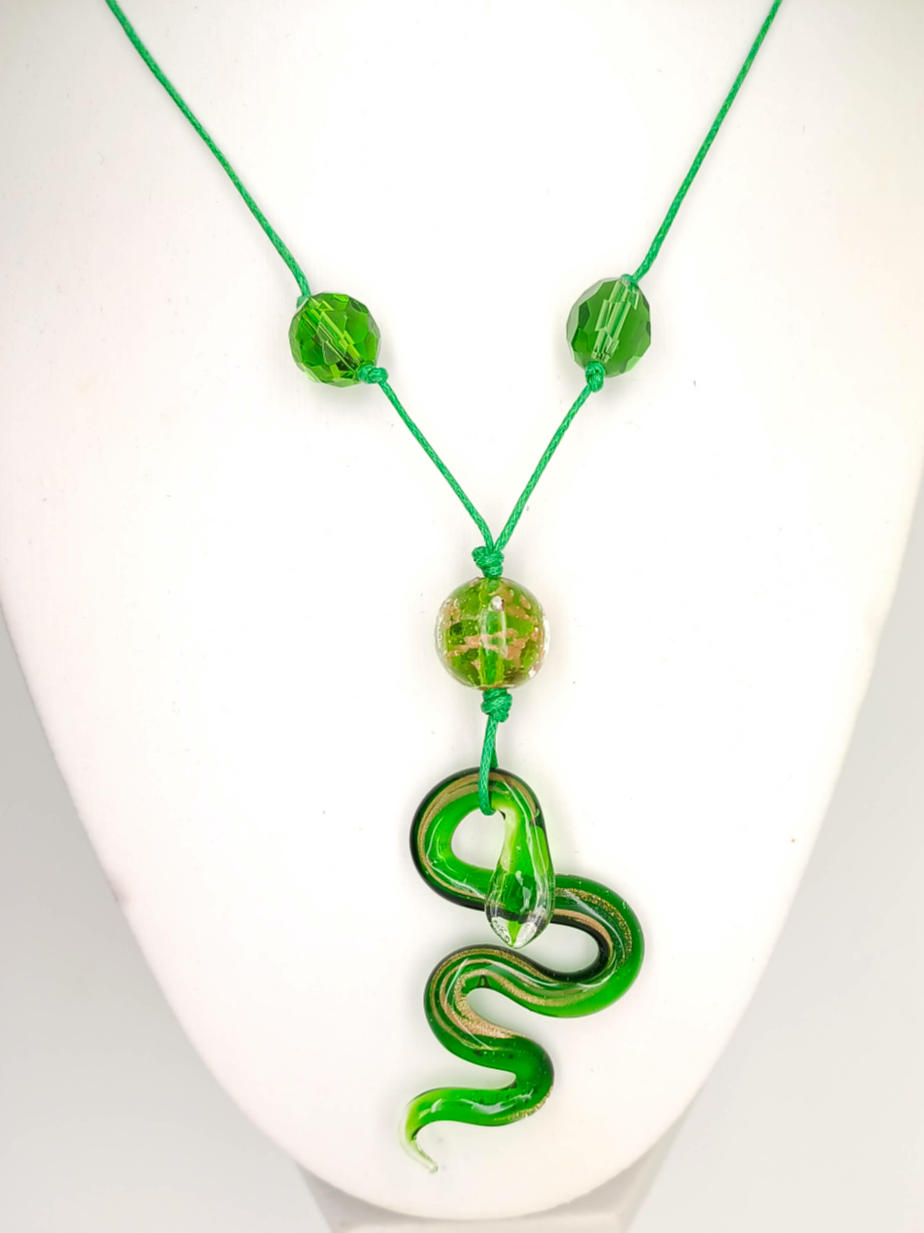 collier pendentif serpent vert col05