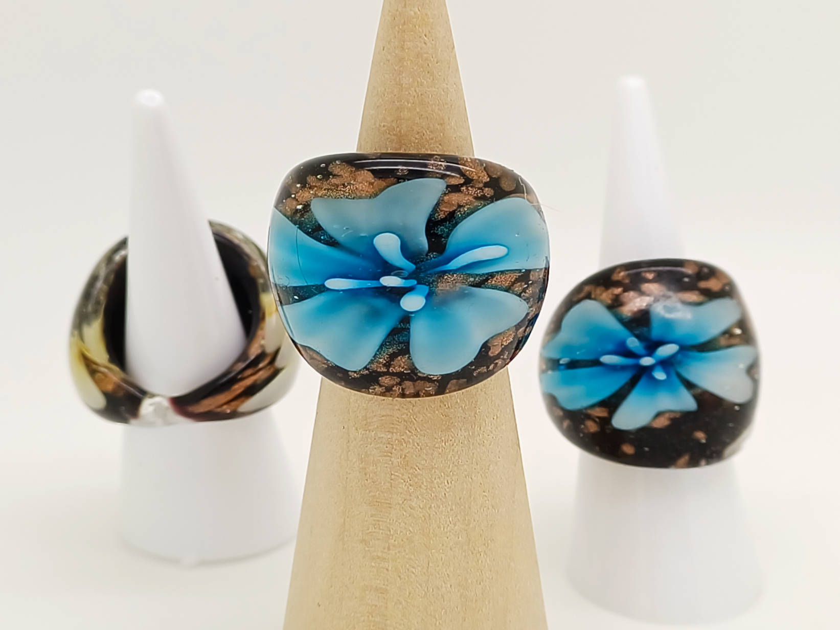 bague verre fleur bleue dore ronde BAG02-bleu