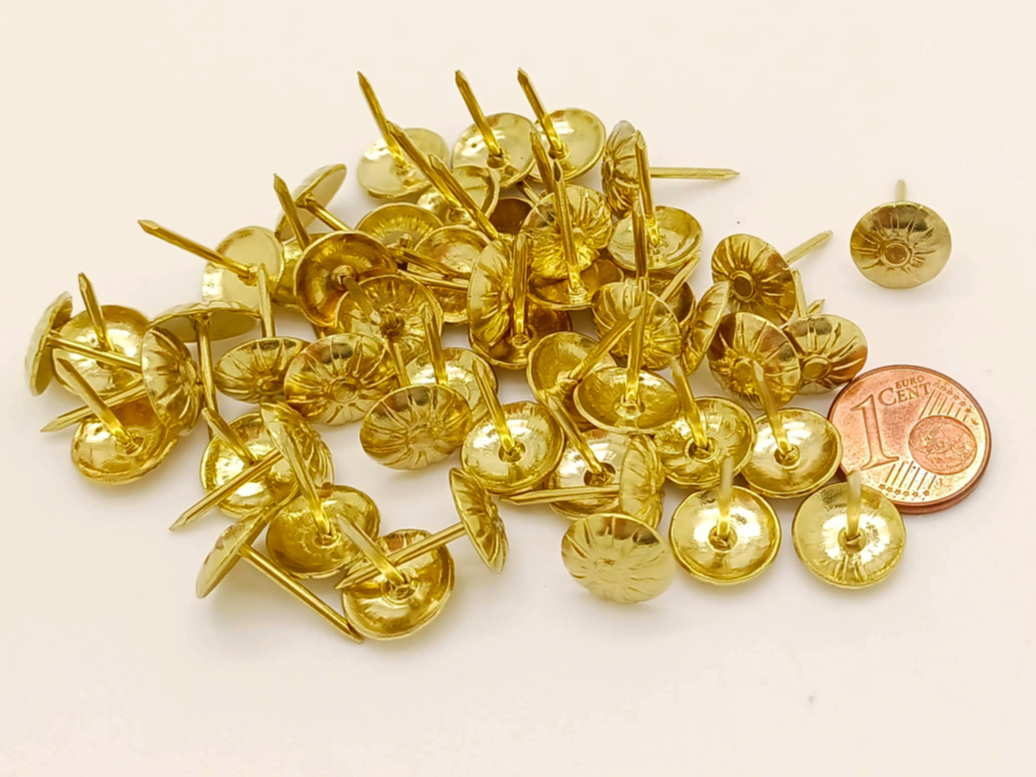 clous tapissiers 11mm dore fleur