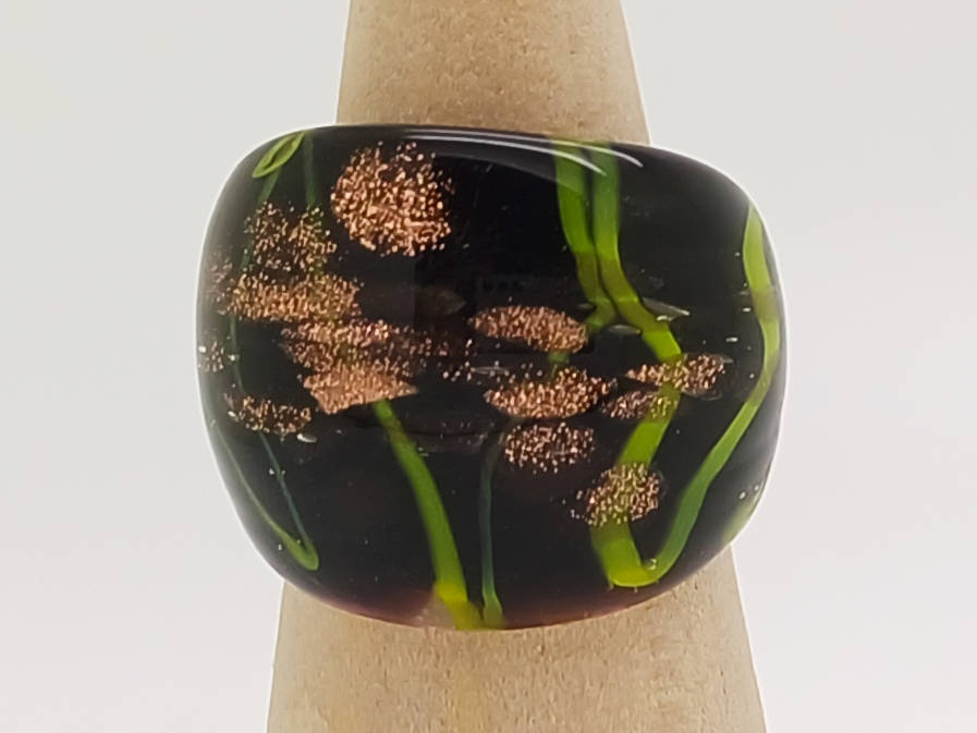 bague verre noir vert dore BAG04