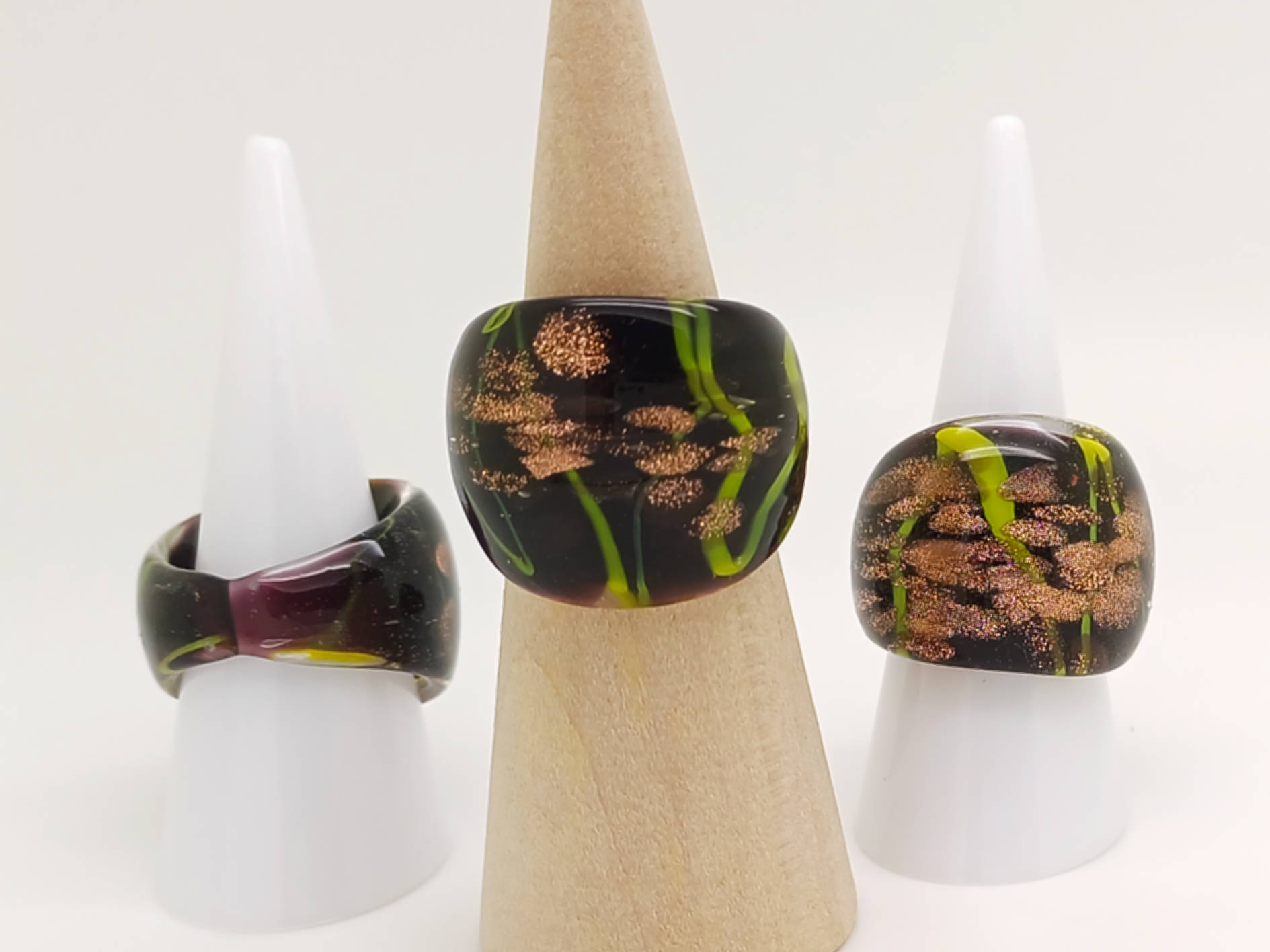 bague verre noir vert dore lampwork BAG04